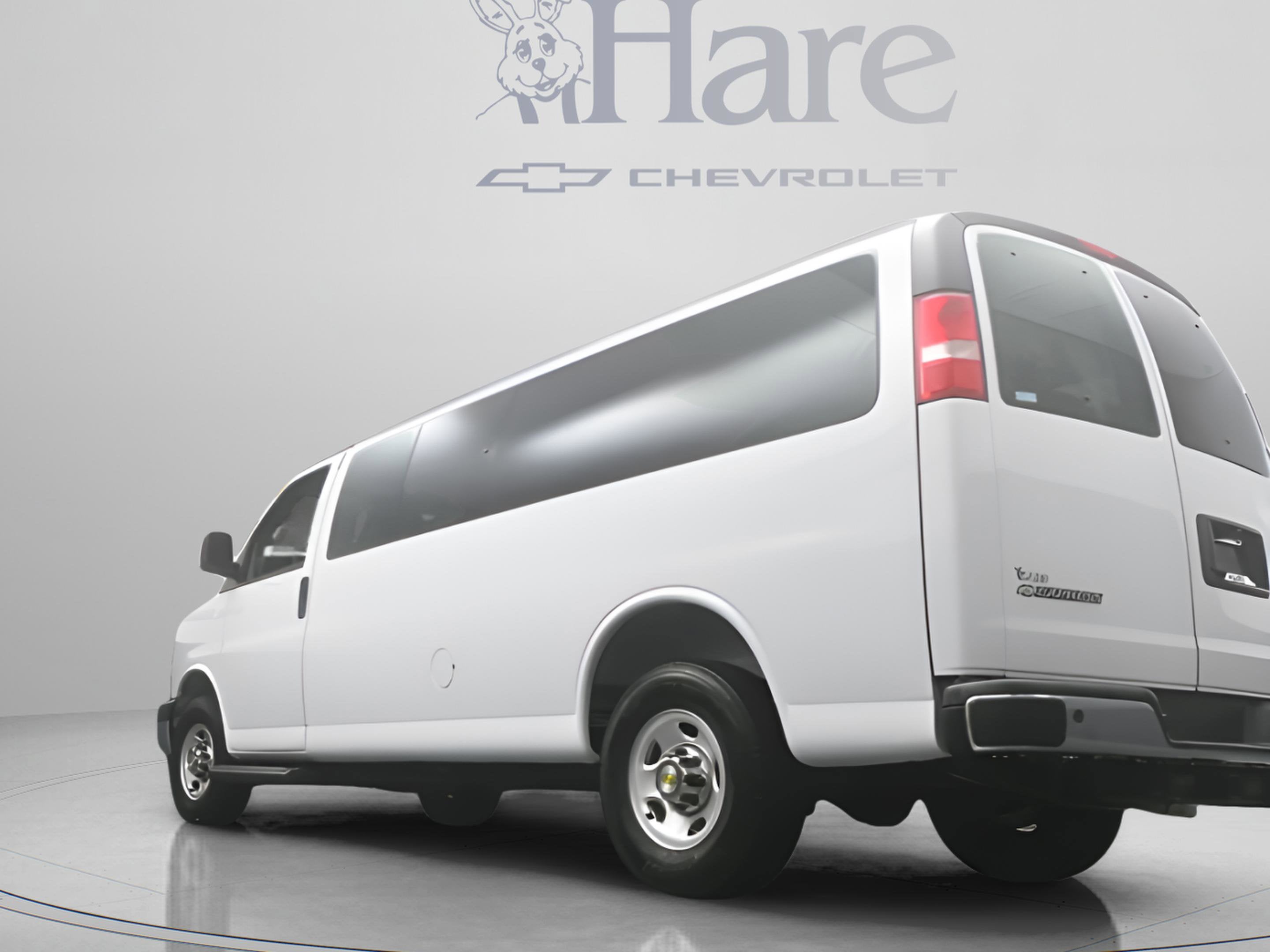2025 Chevrolet Express Passenger 1LT