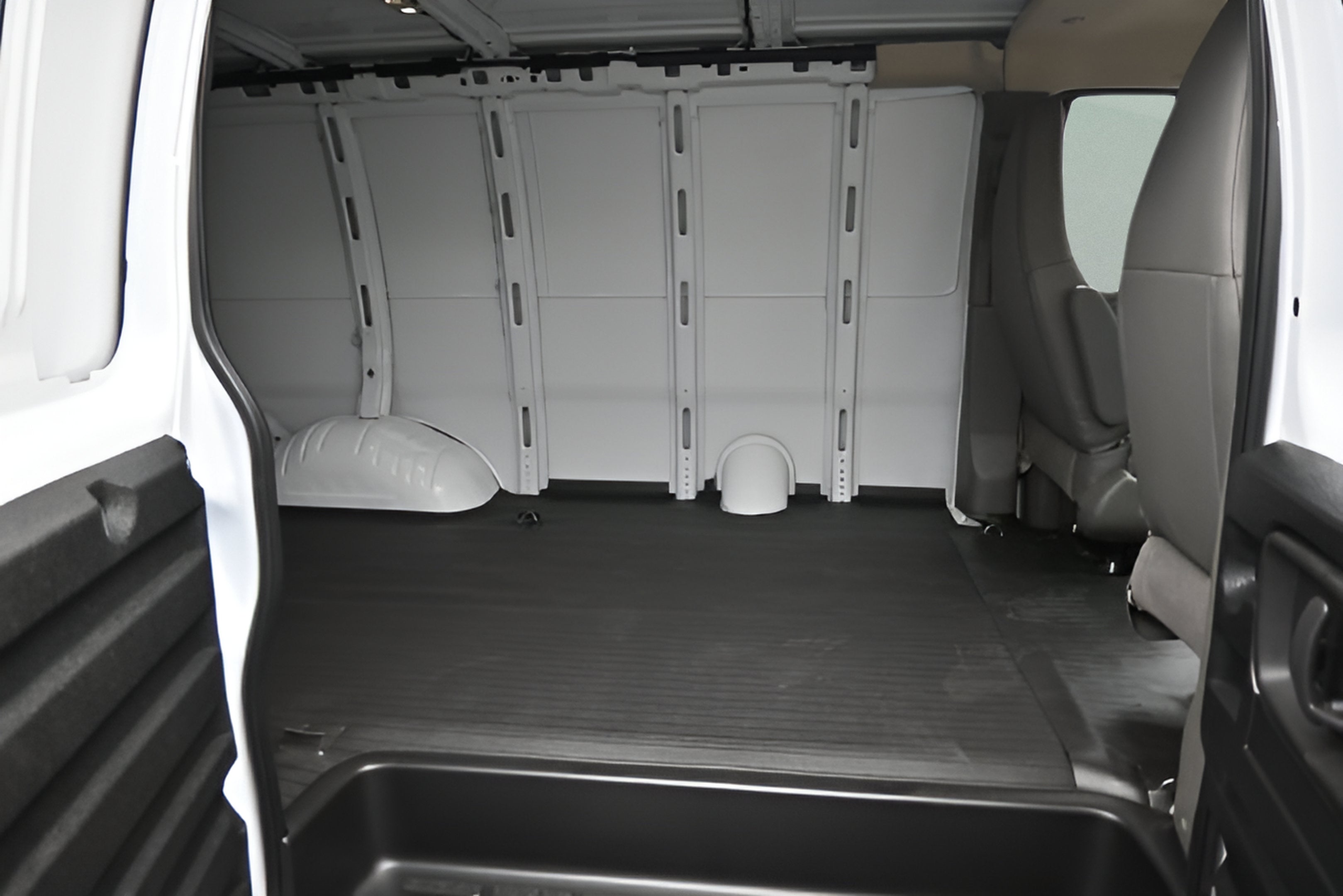 2027 Chevrolet Express Cargo 1WT