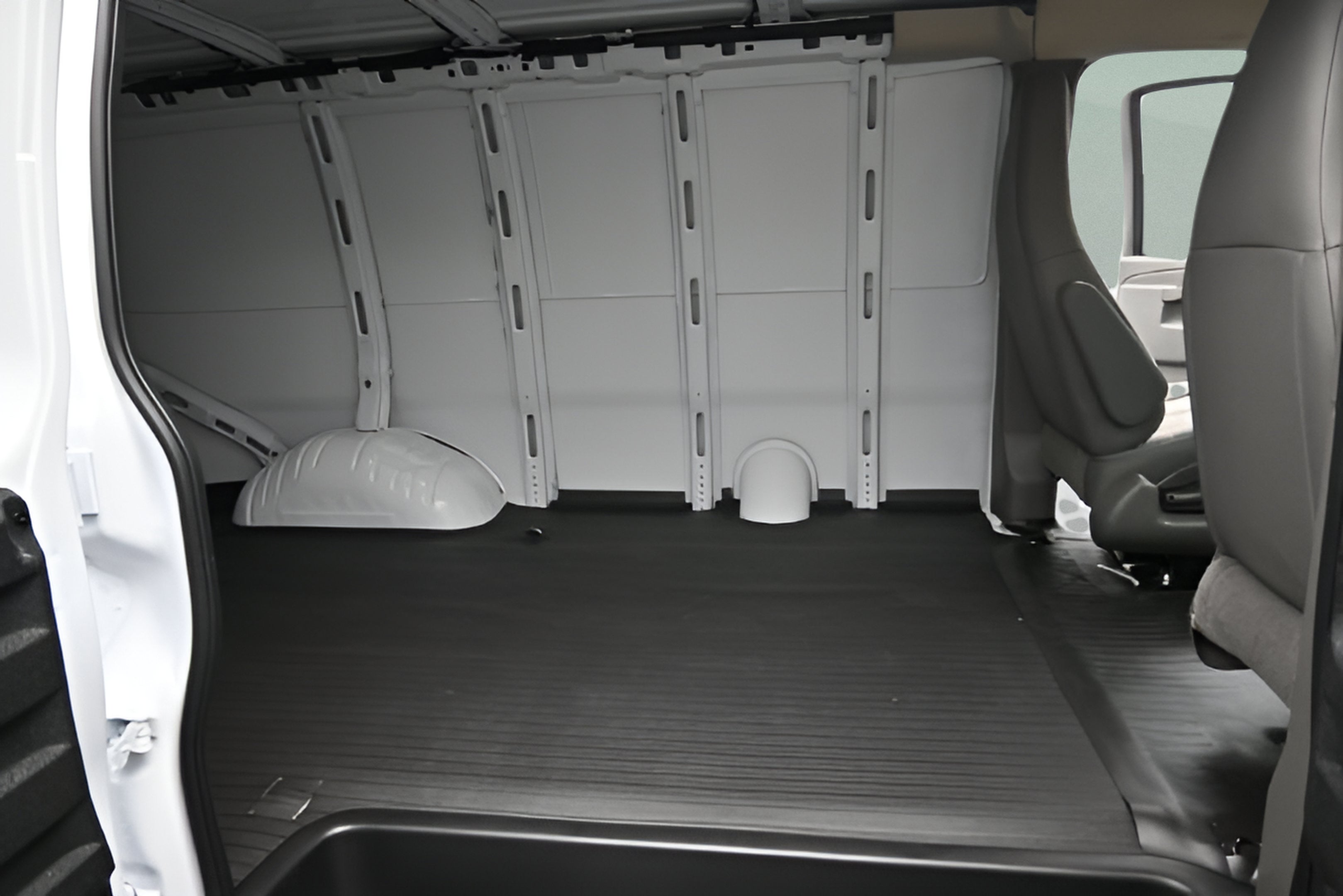 2027 Chevrolet Express Cargo 1WT
