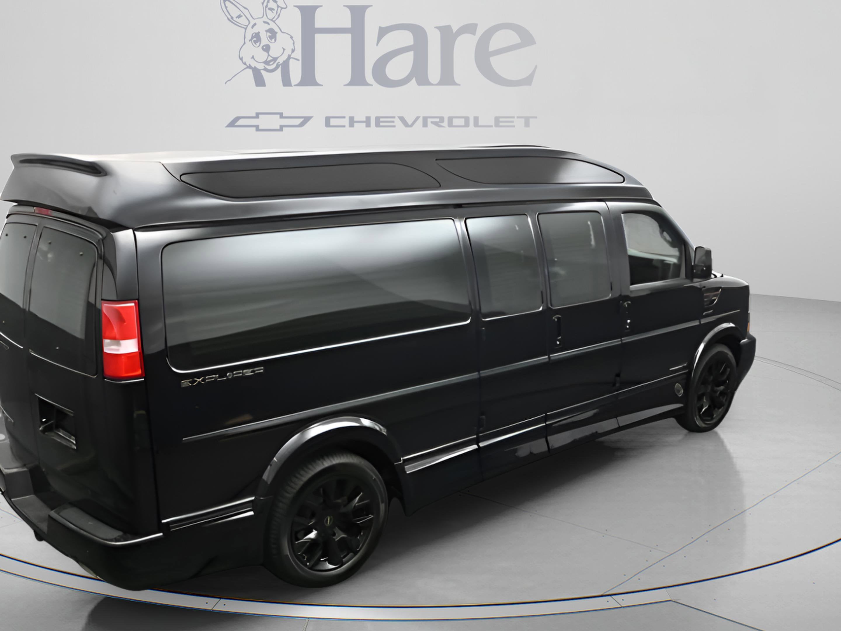 2025 Chevrolet Express Cargo WT