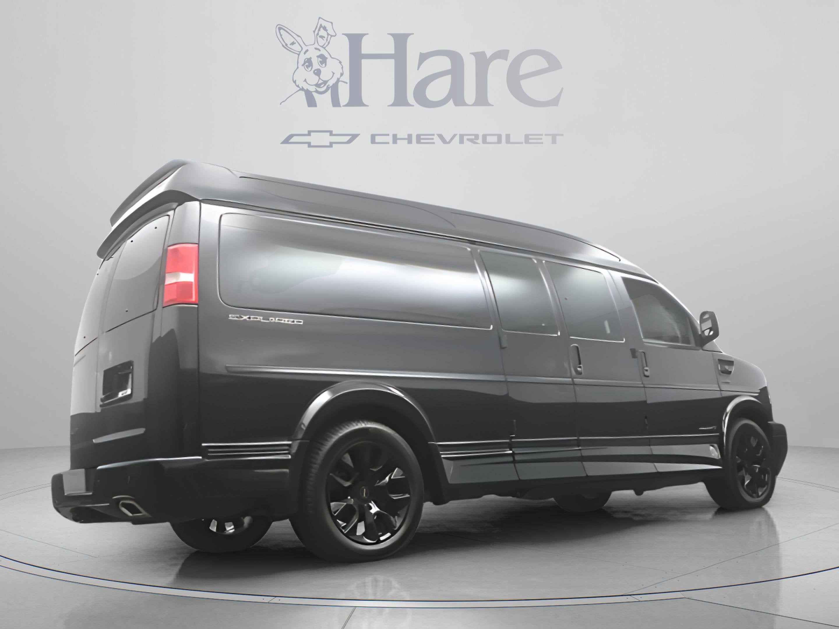 2025 Chevrolet Express Cargo WT