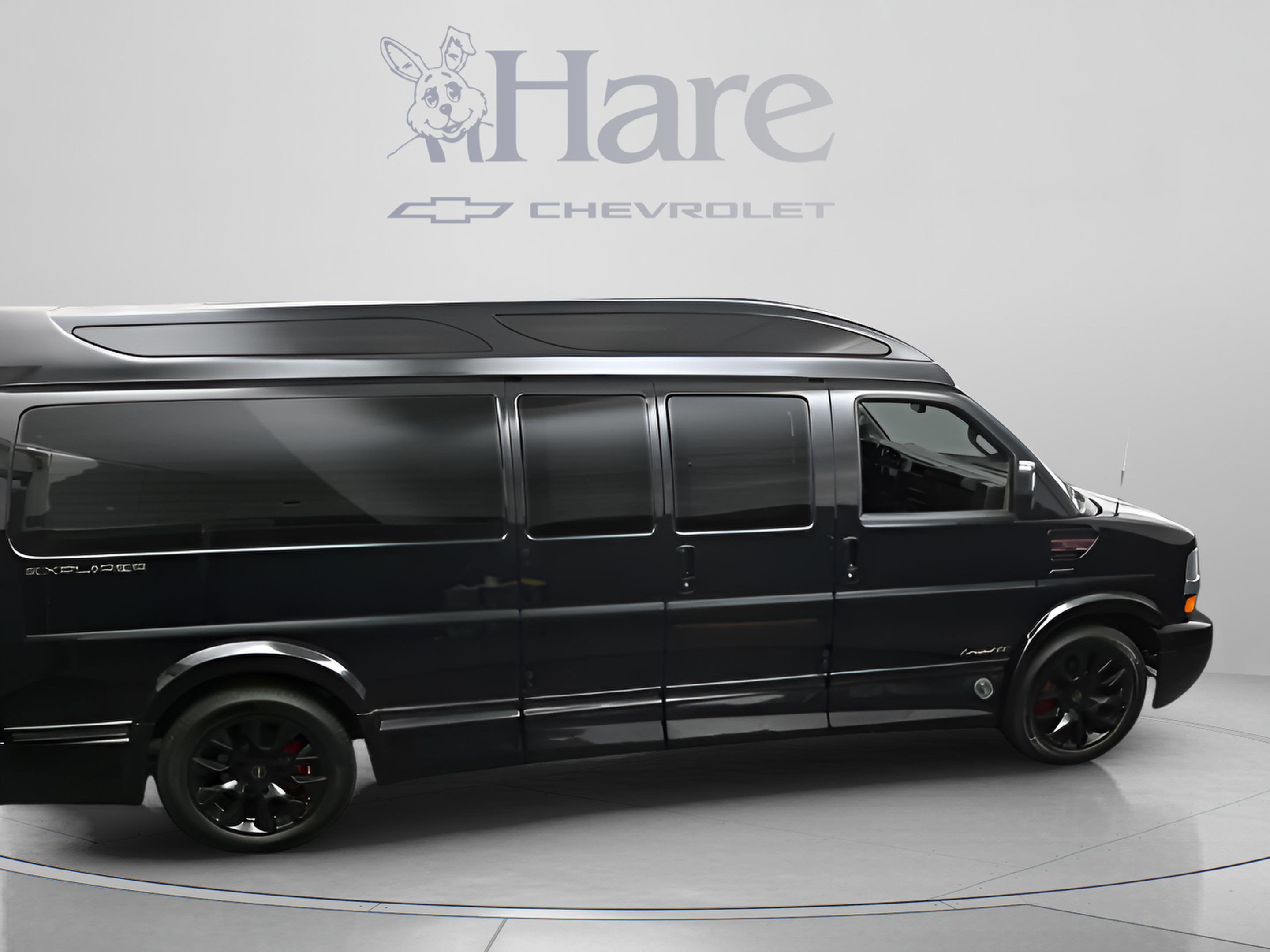 2025 Chevrolet Express Cargo WT
