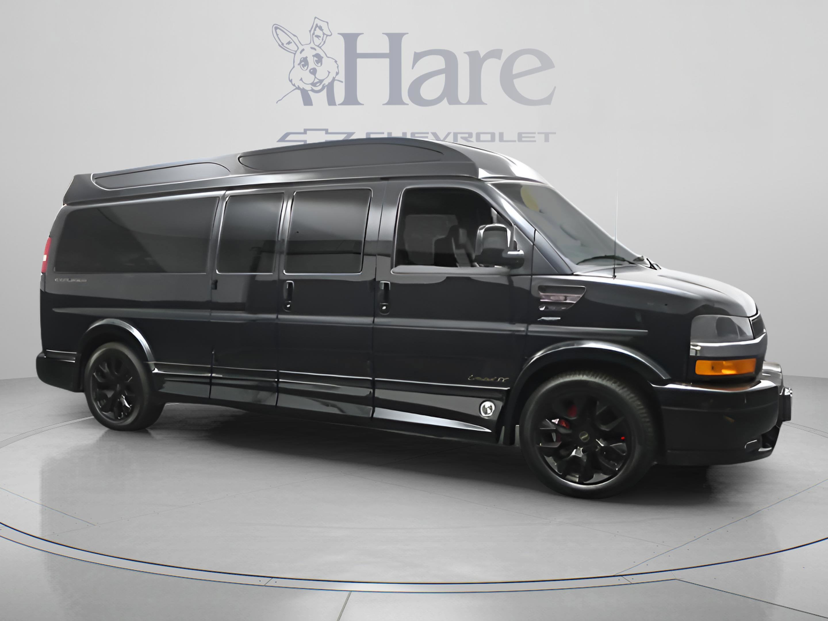 2025 Chevrolet Express Cargo WT