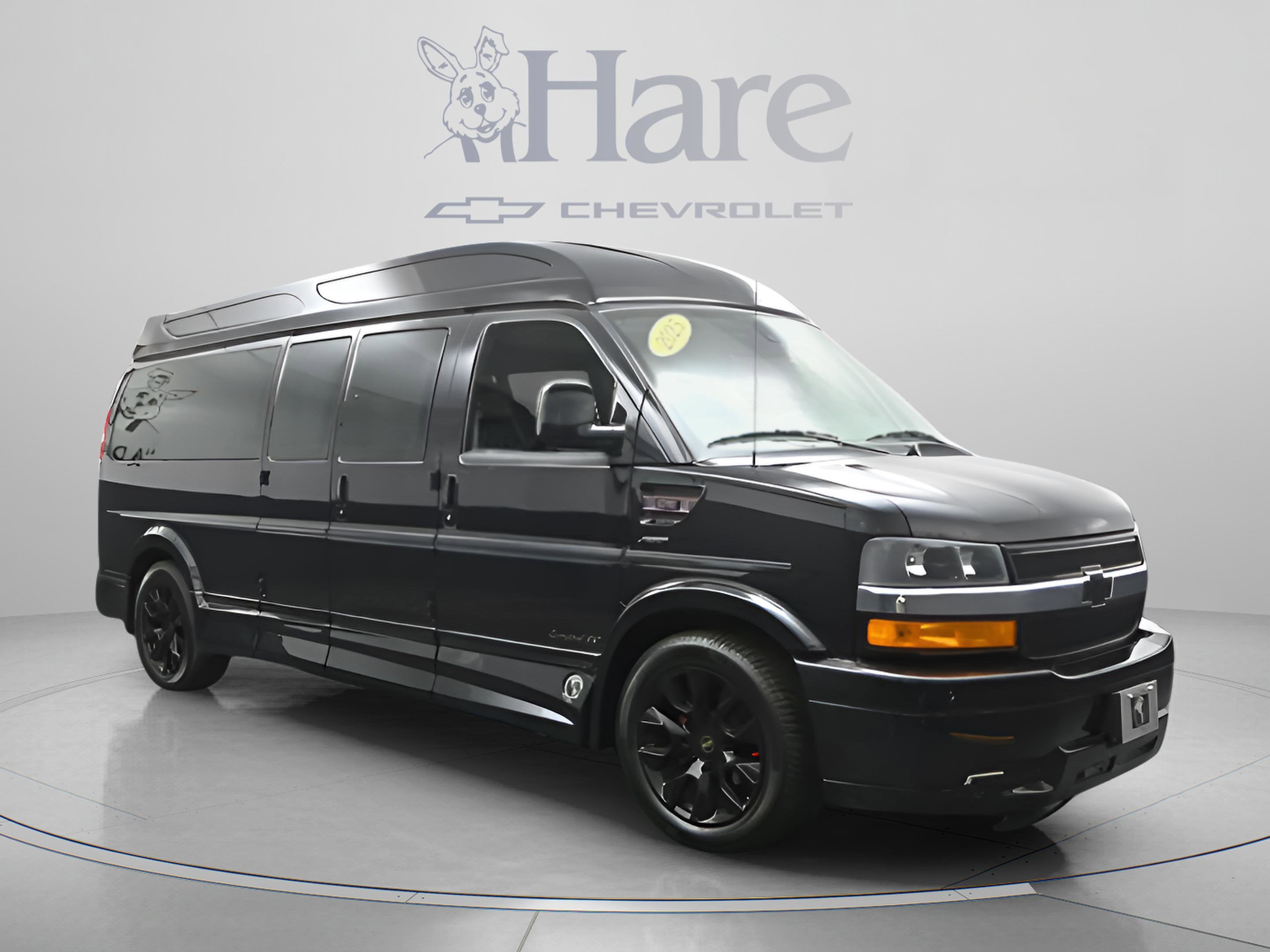 2025 Chevrolet Express Cargo WT