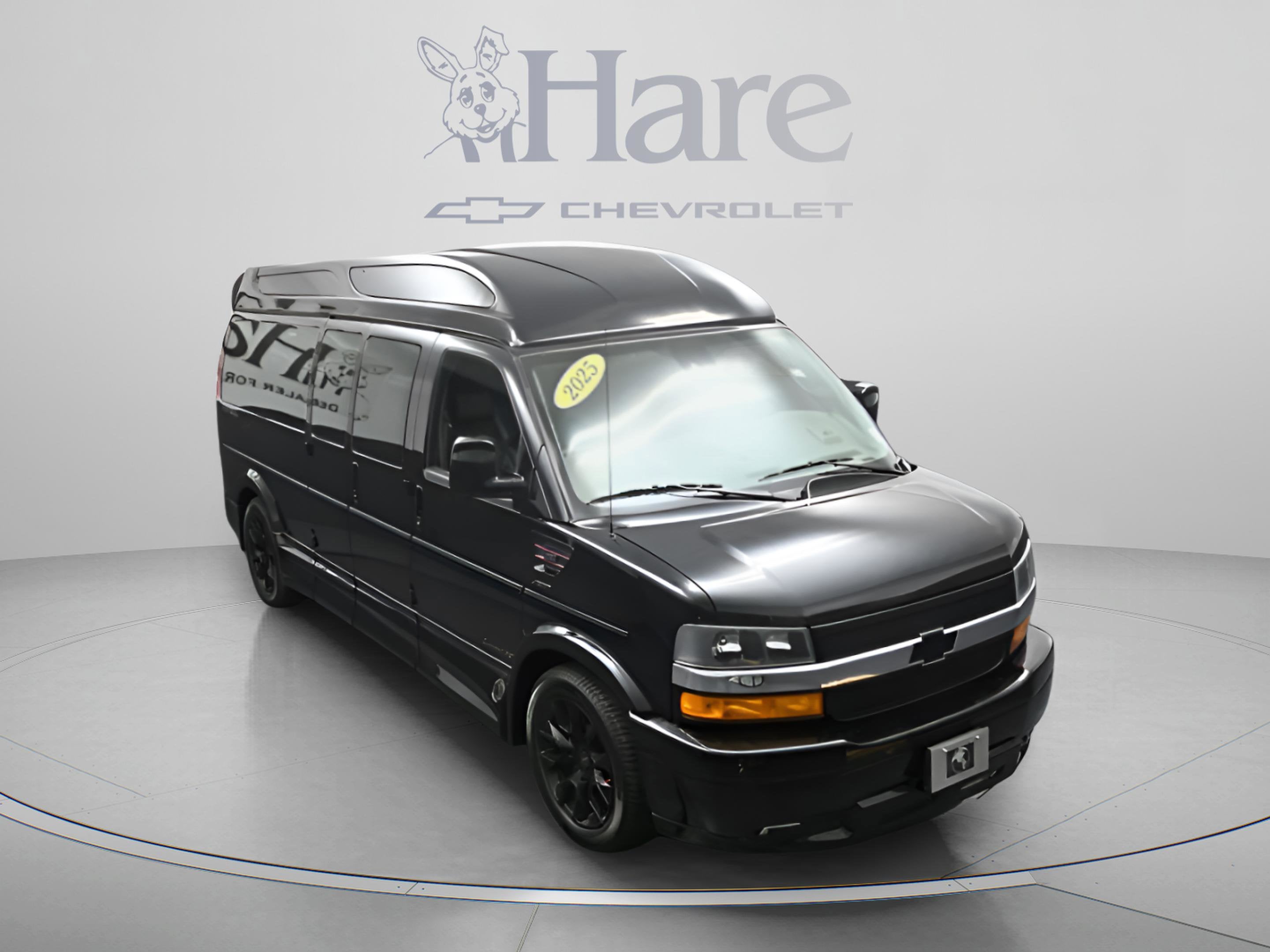 2025 Chevrolet Express Cargo WT