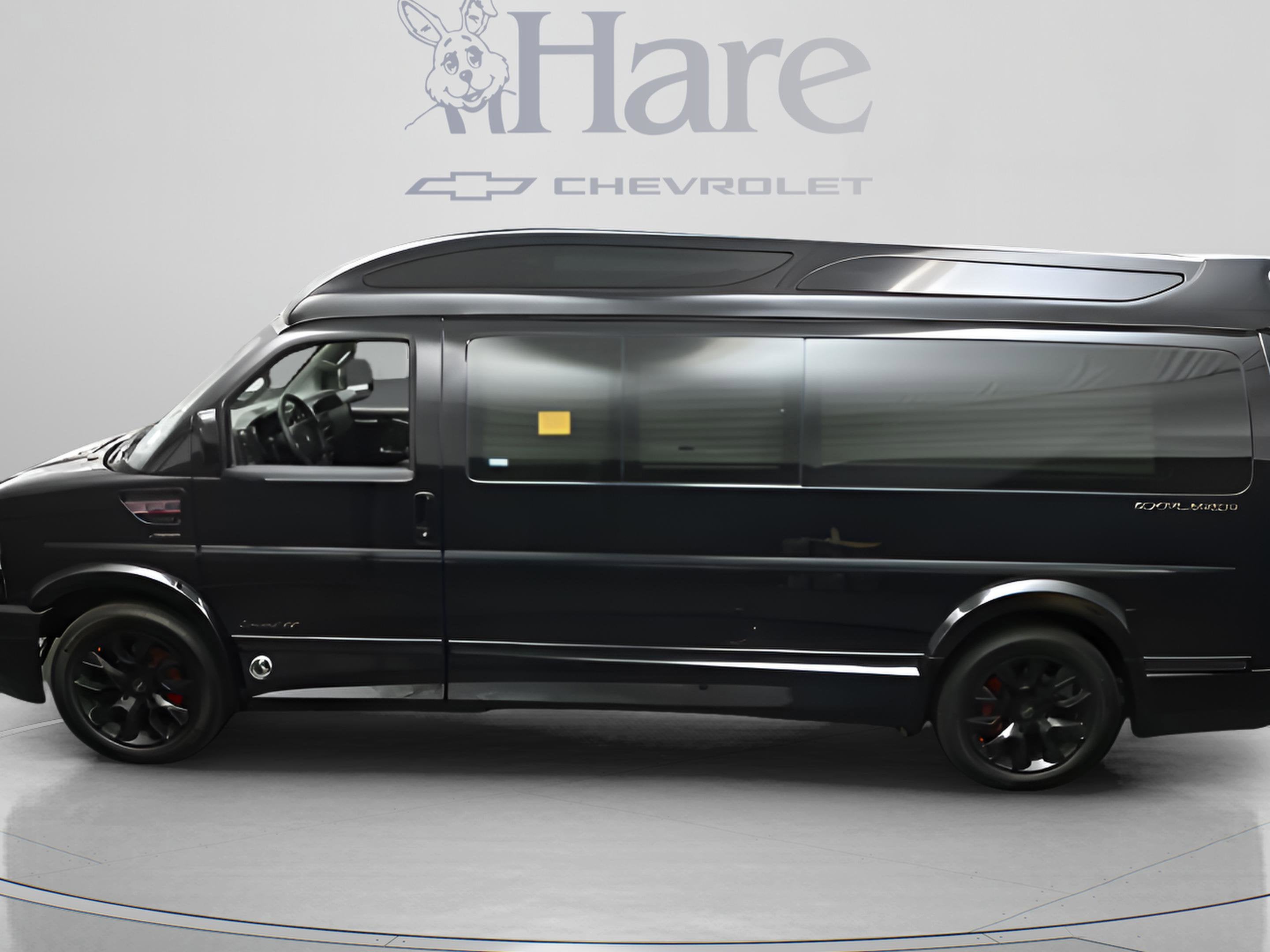 2025 Chevrolet Express Cargo WT