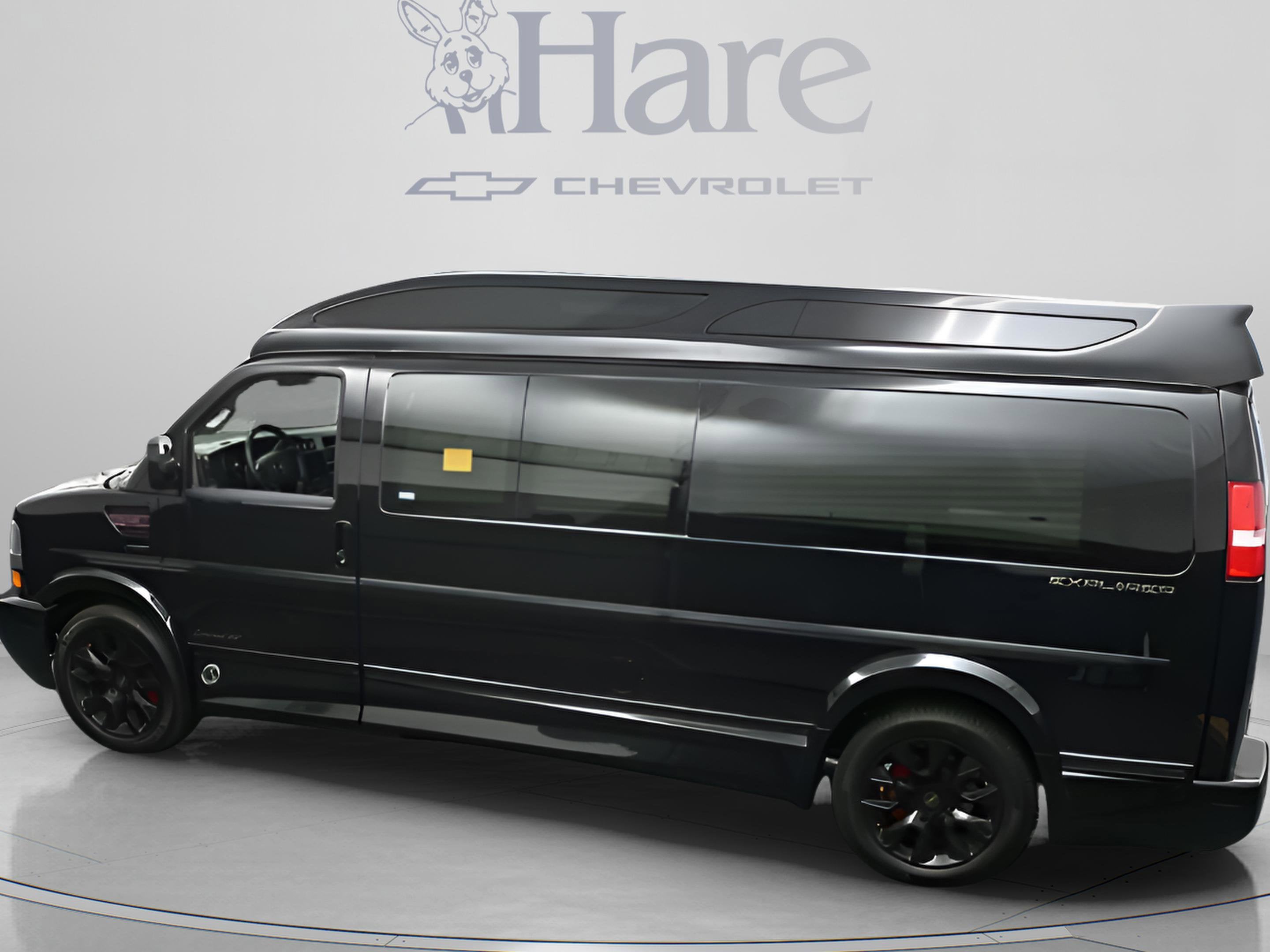 2025 Chevrolet Express Cargo WT