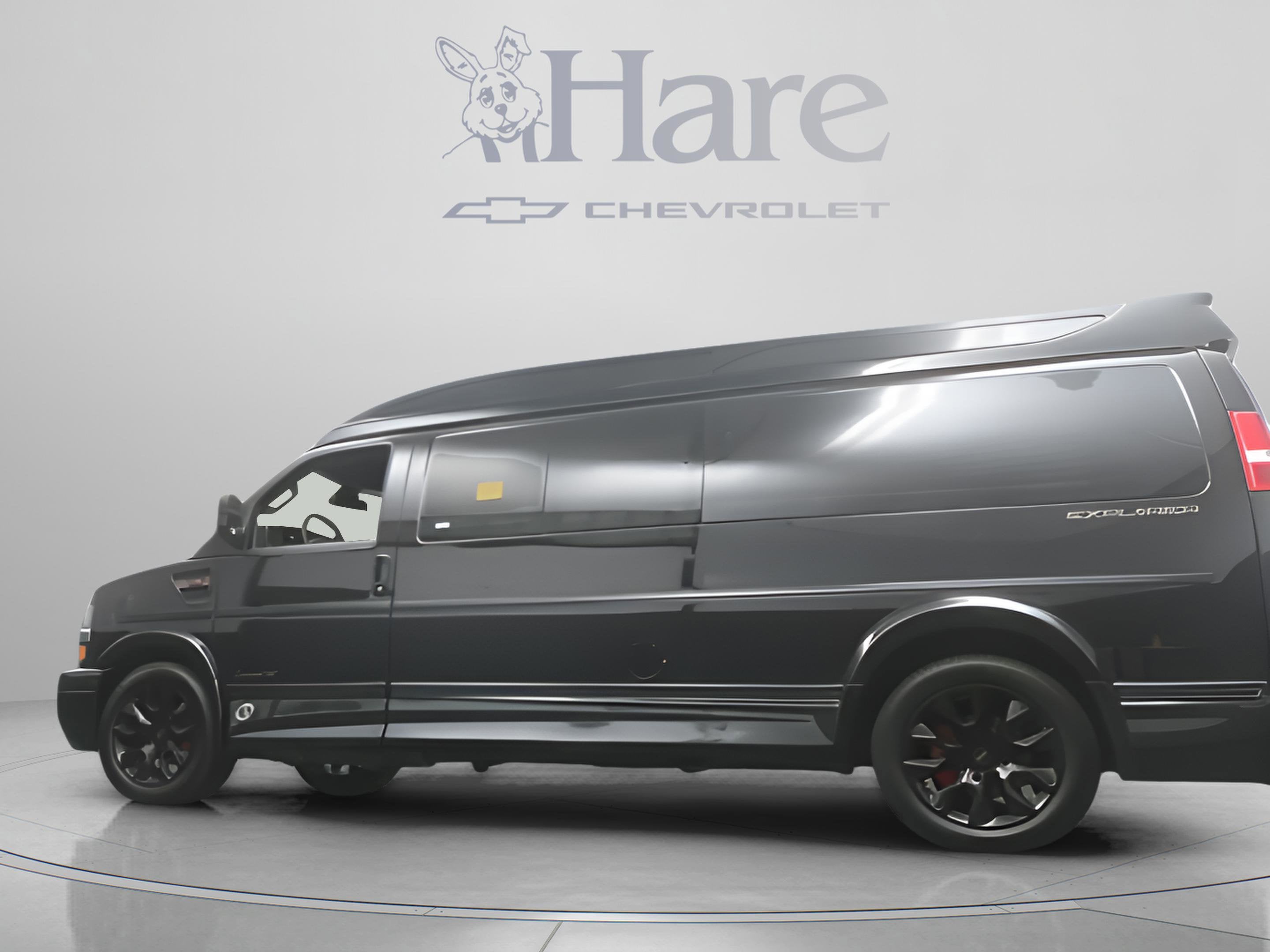 2025 Chevrolet Express Cargo WT