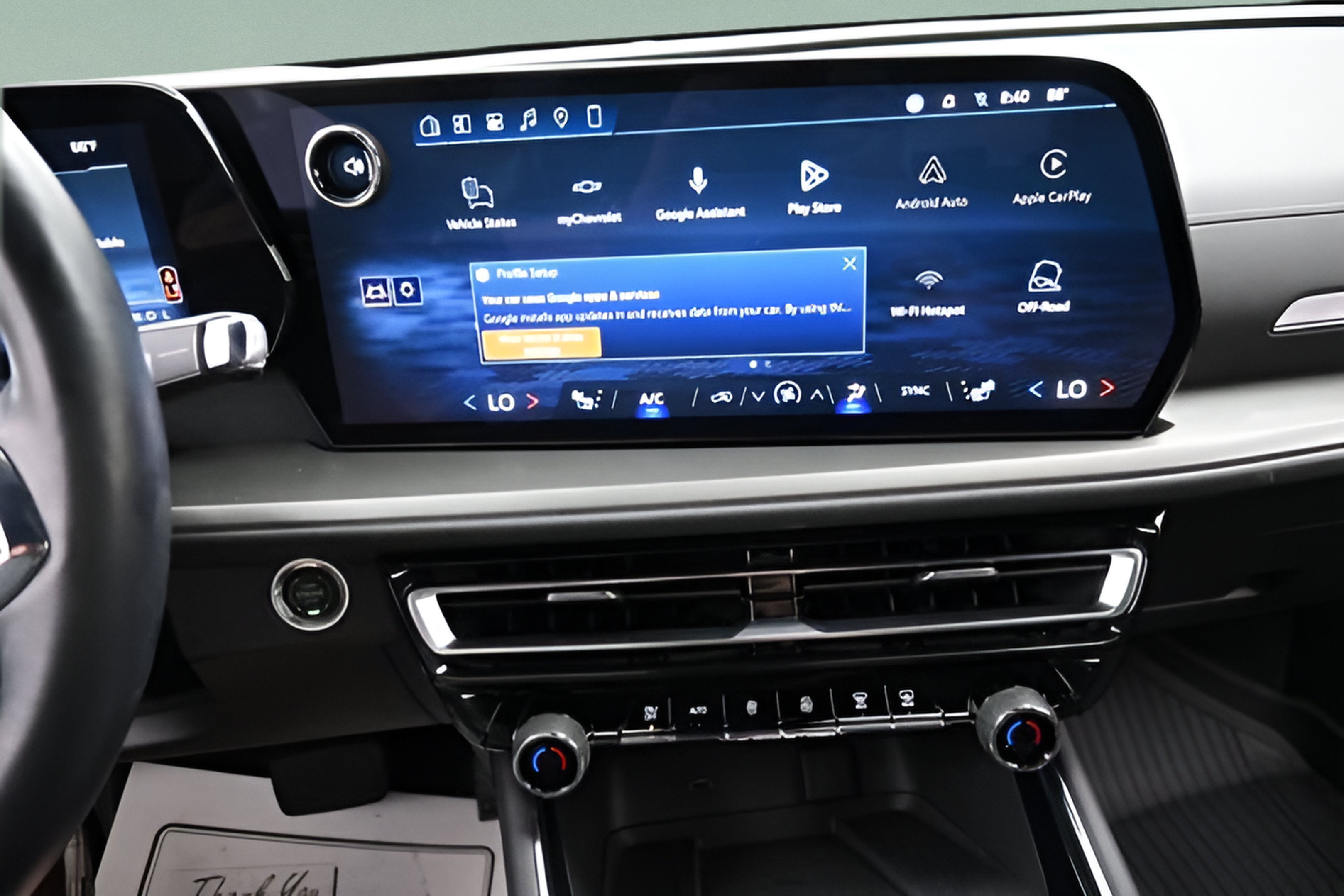 2025 Chevrolet Traverse LT - Photo 38