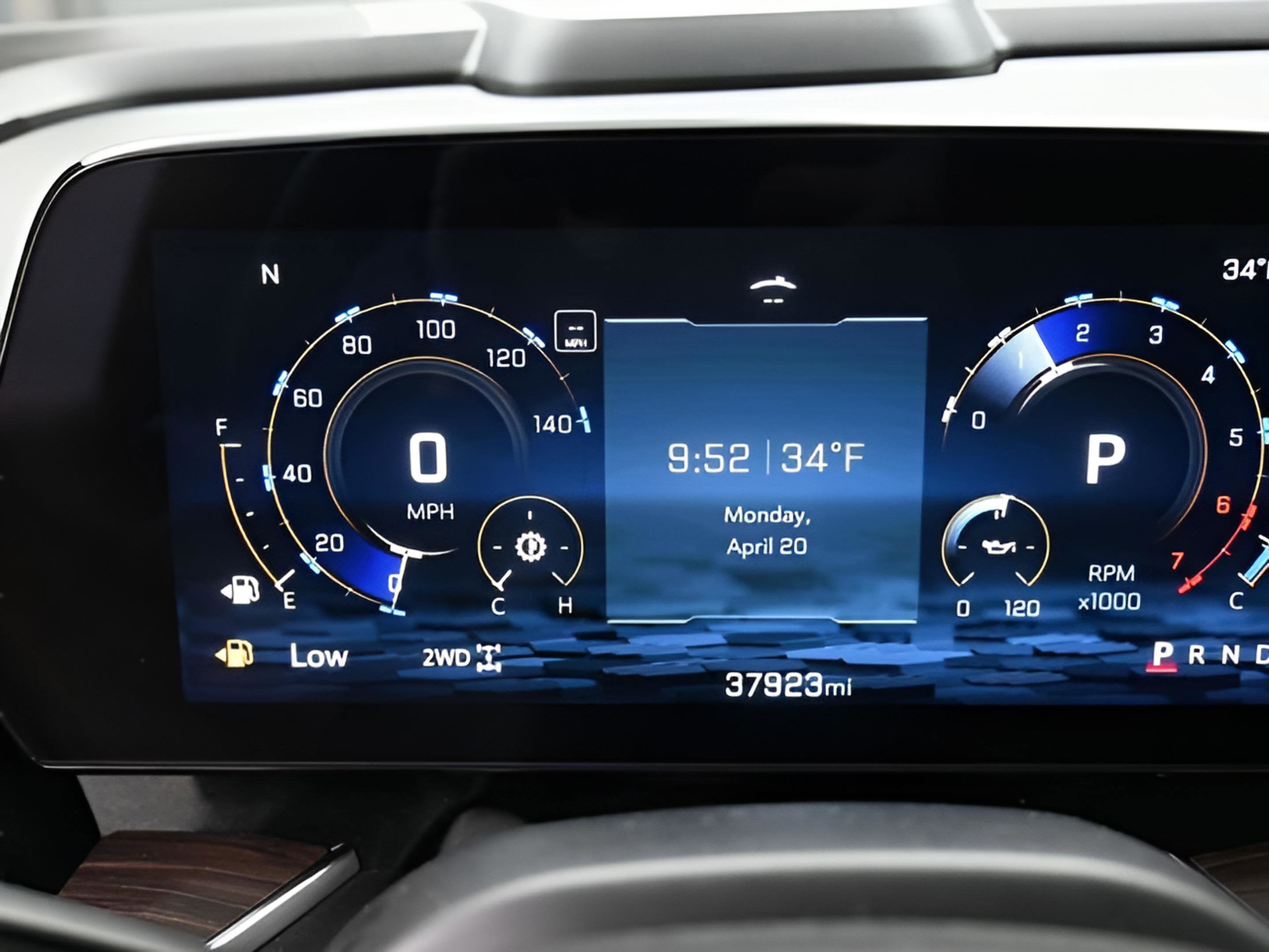 2025 Chevrolet Suburban LT