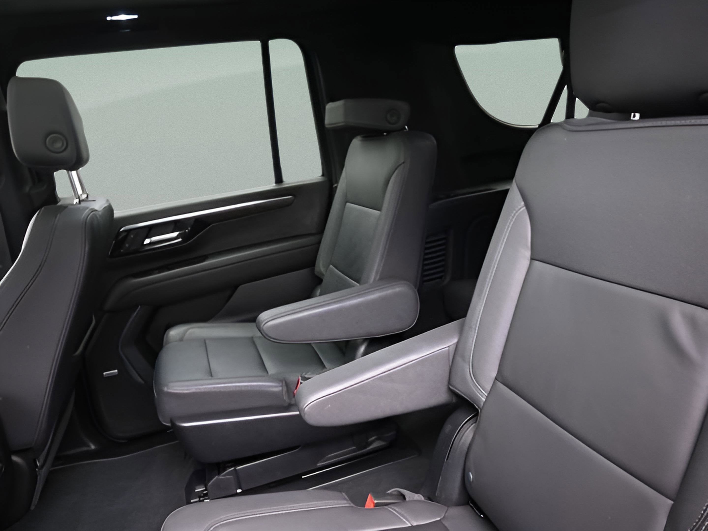 2025 Chevrolet Suburban LT