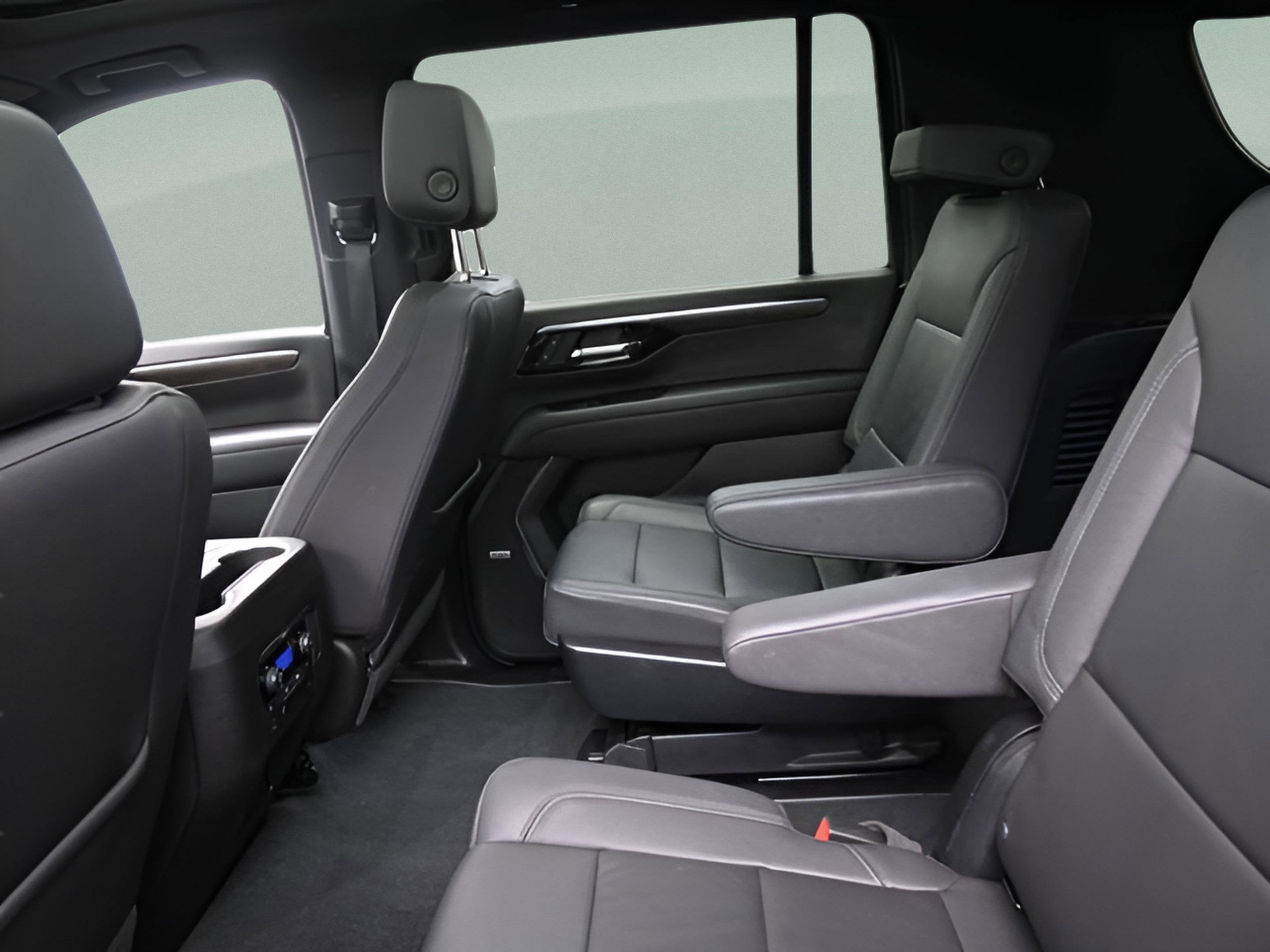 2025 Chevrolet Suburban LT