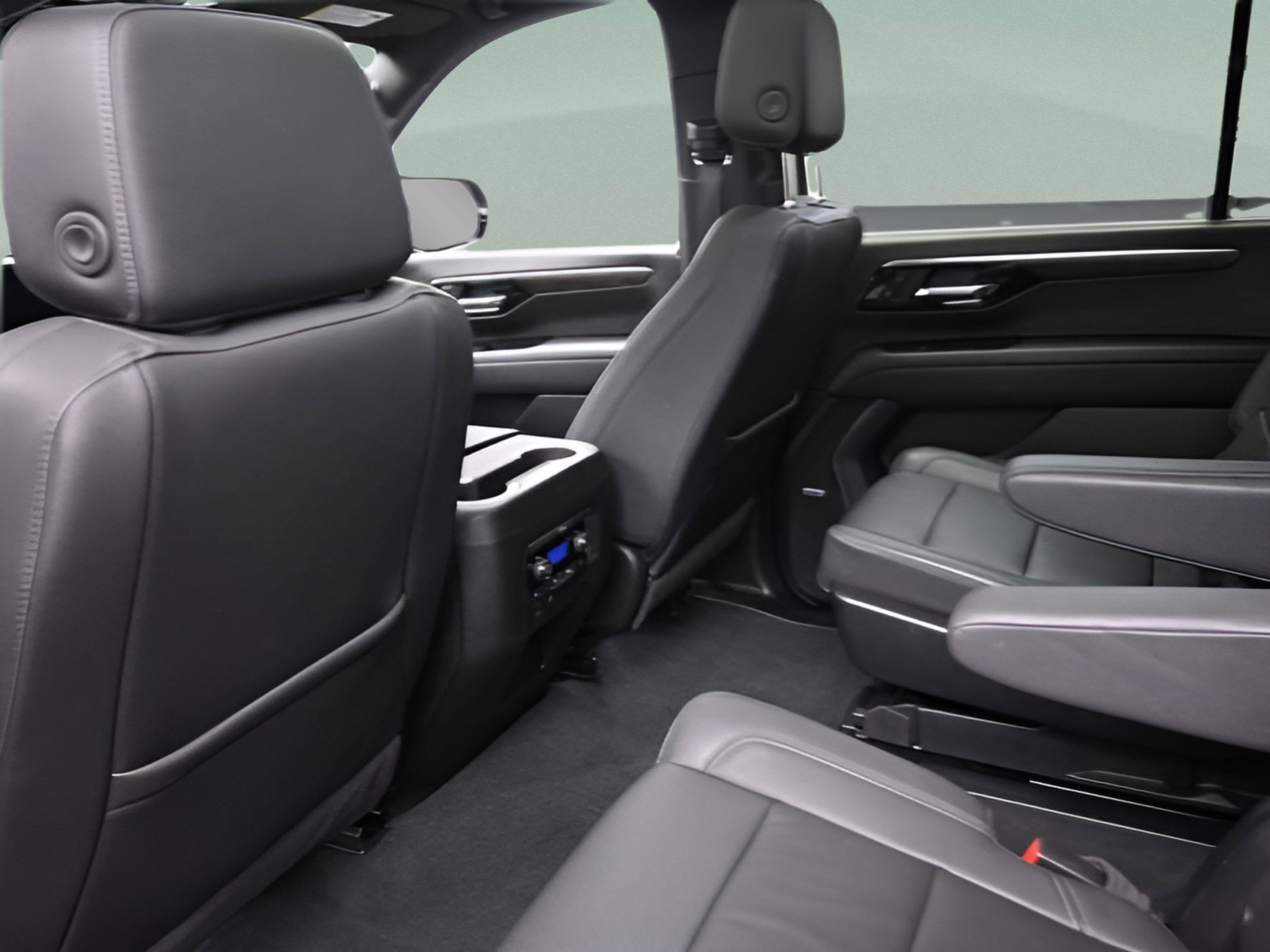 2025 Chevrolet Suburban LT