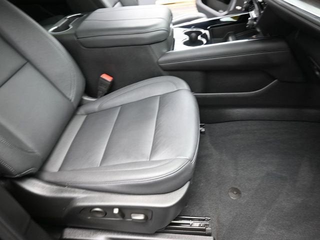 2025 Chevrolet Suburban LT