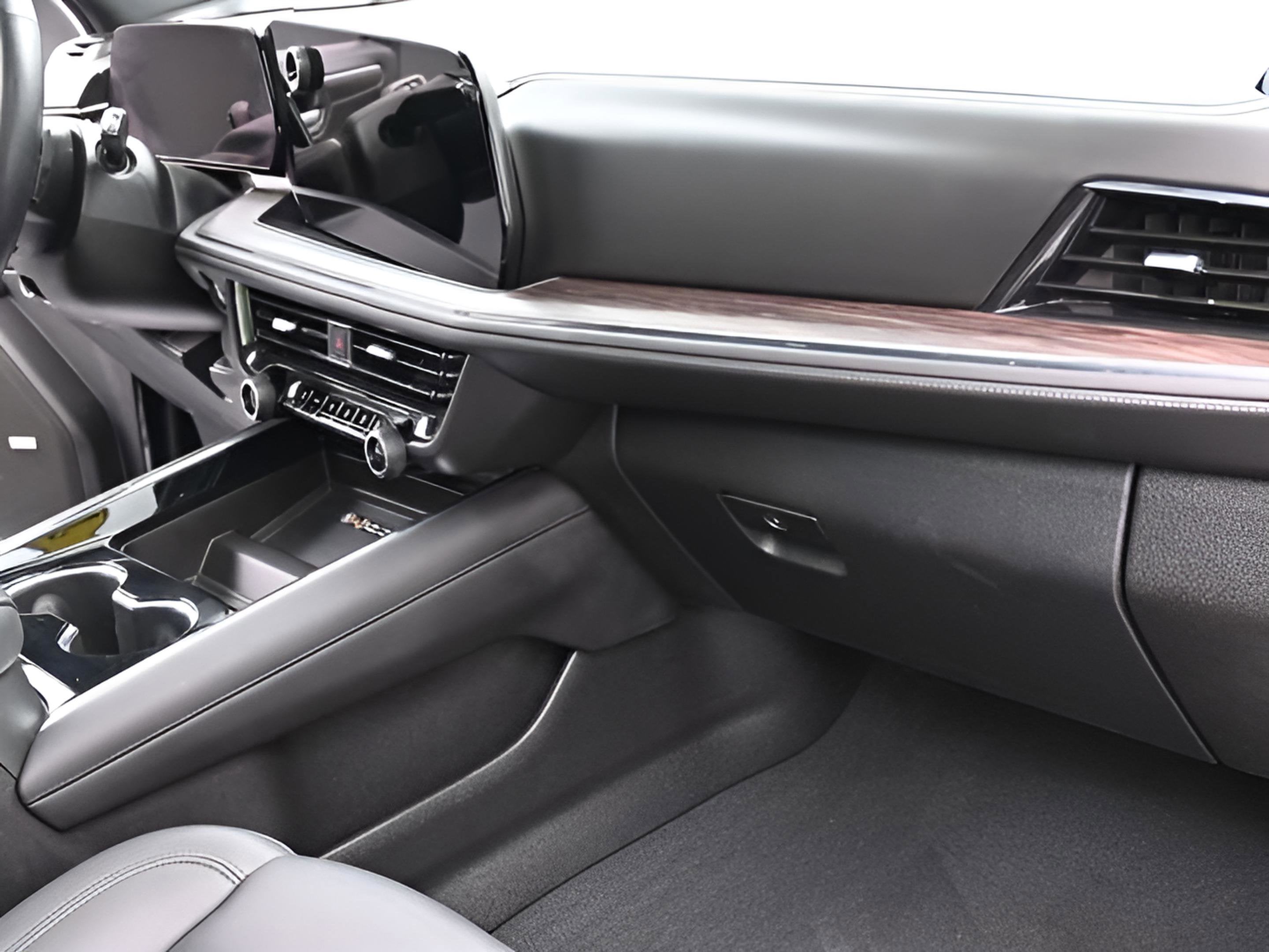 2025 Chevrolet Suburban LT