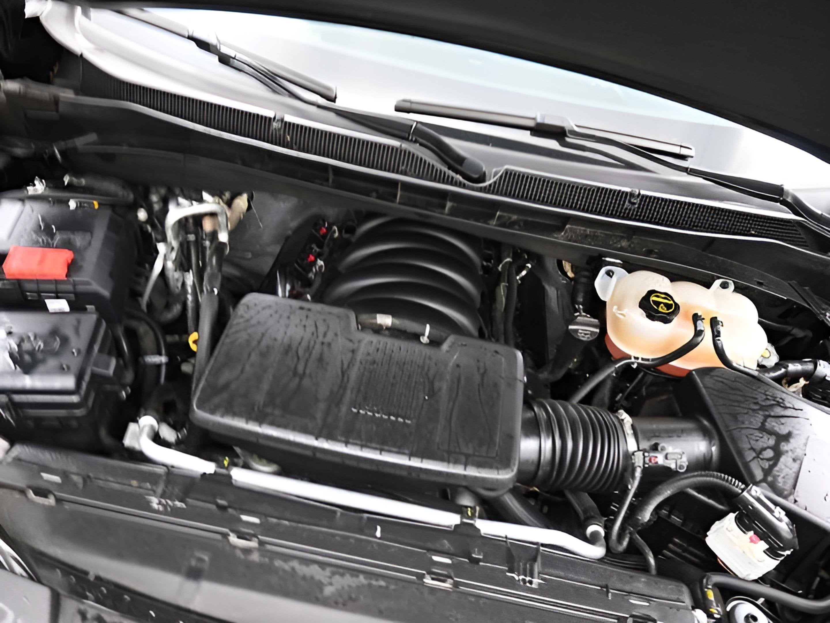 2025 Chevrolet Suburban LT