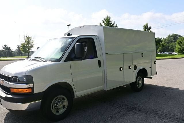 2026 Chevrolet Express Cutaway 3500 1WT