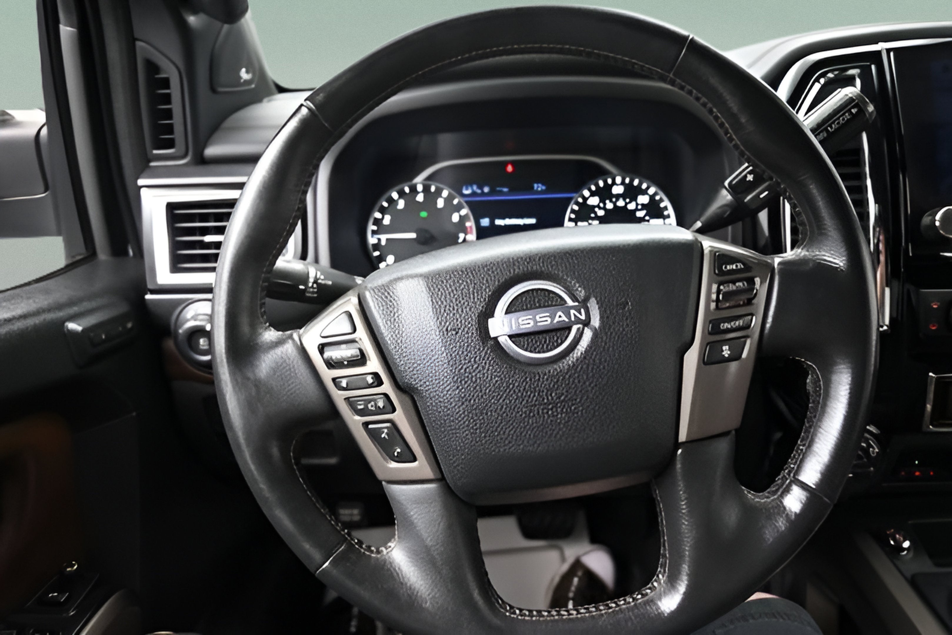 2023 Nissan TITAN Crew Cab Platinum Reserve 4x4