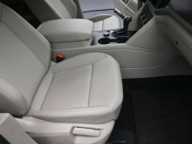 2019 Volkswagen Atlas 3.6L V6 SE w/Technology R-Line