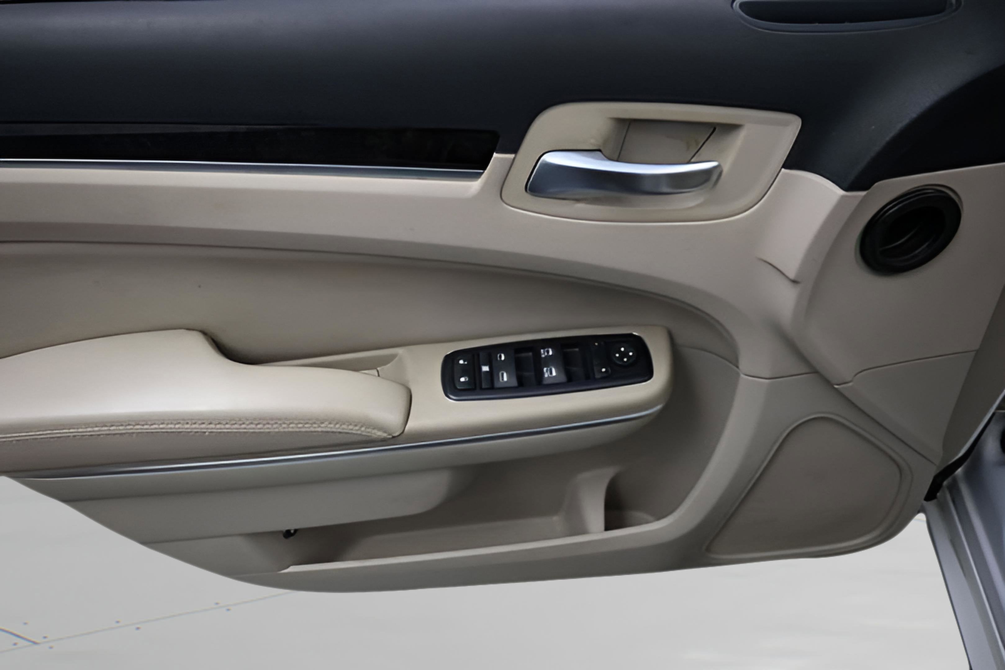 2011 Chrysler 300 Limited