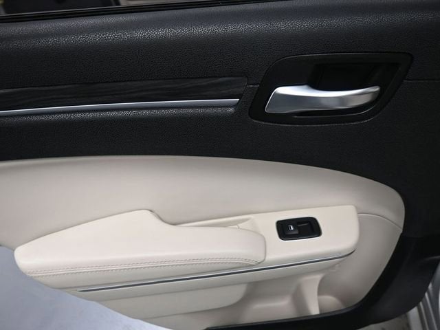 2020 Chrysler 300 Touring L