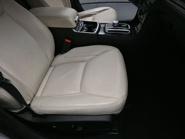 2020 Chrysler 300 Touring L