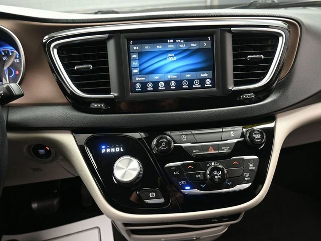 2020 Chrysler Voyager LXI