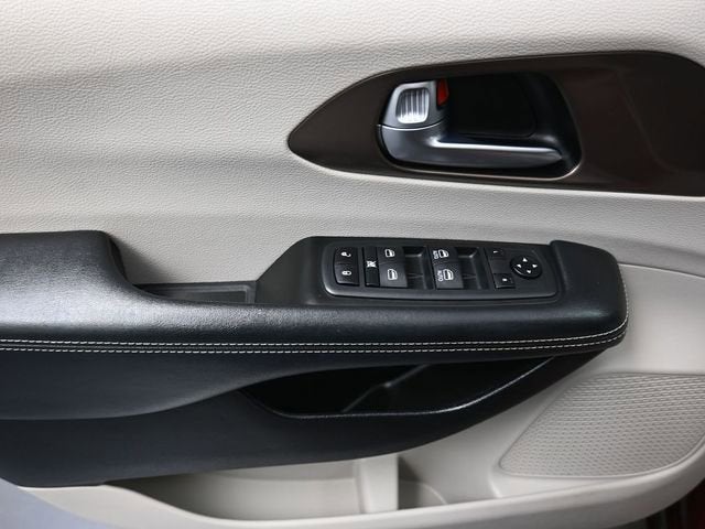 2020 Chrysler Voyager LXI