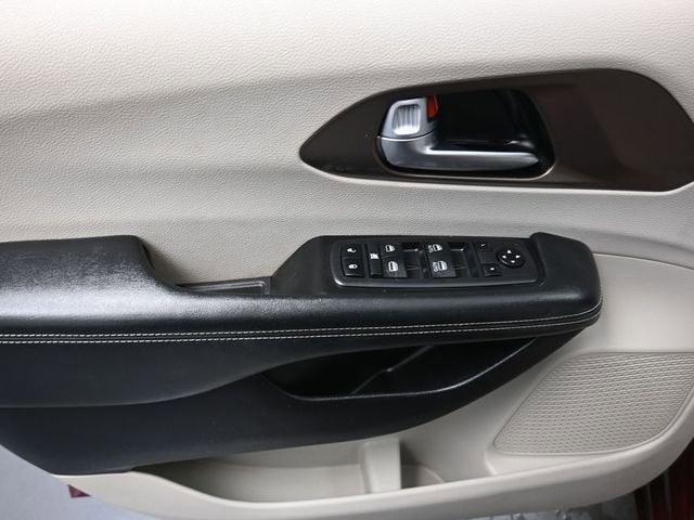 2021 Chrysler Voyager LXI