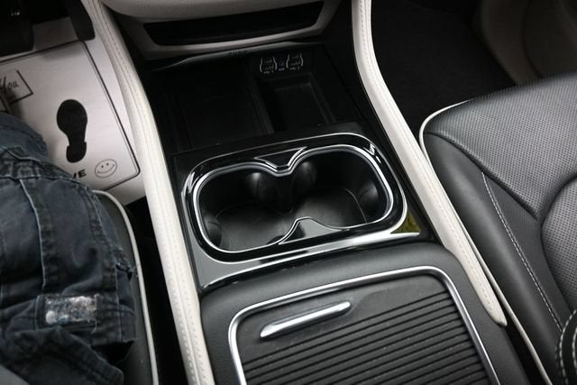 2024 Chrysler Pacifica Limited AWD