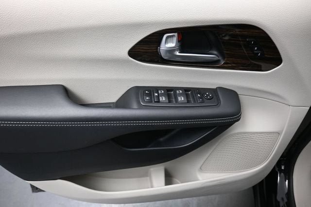2024 Chrysler Pacifica Limited AWD