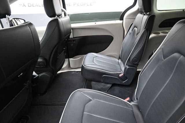 2024 Chrysler Pacifica Limited AWD