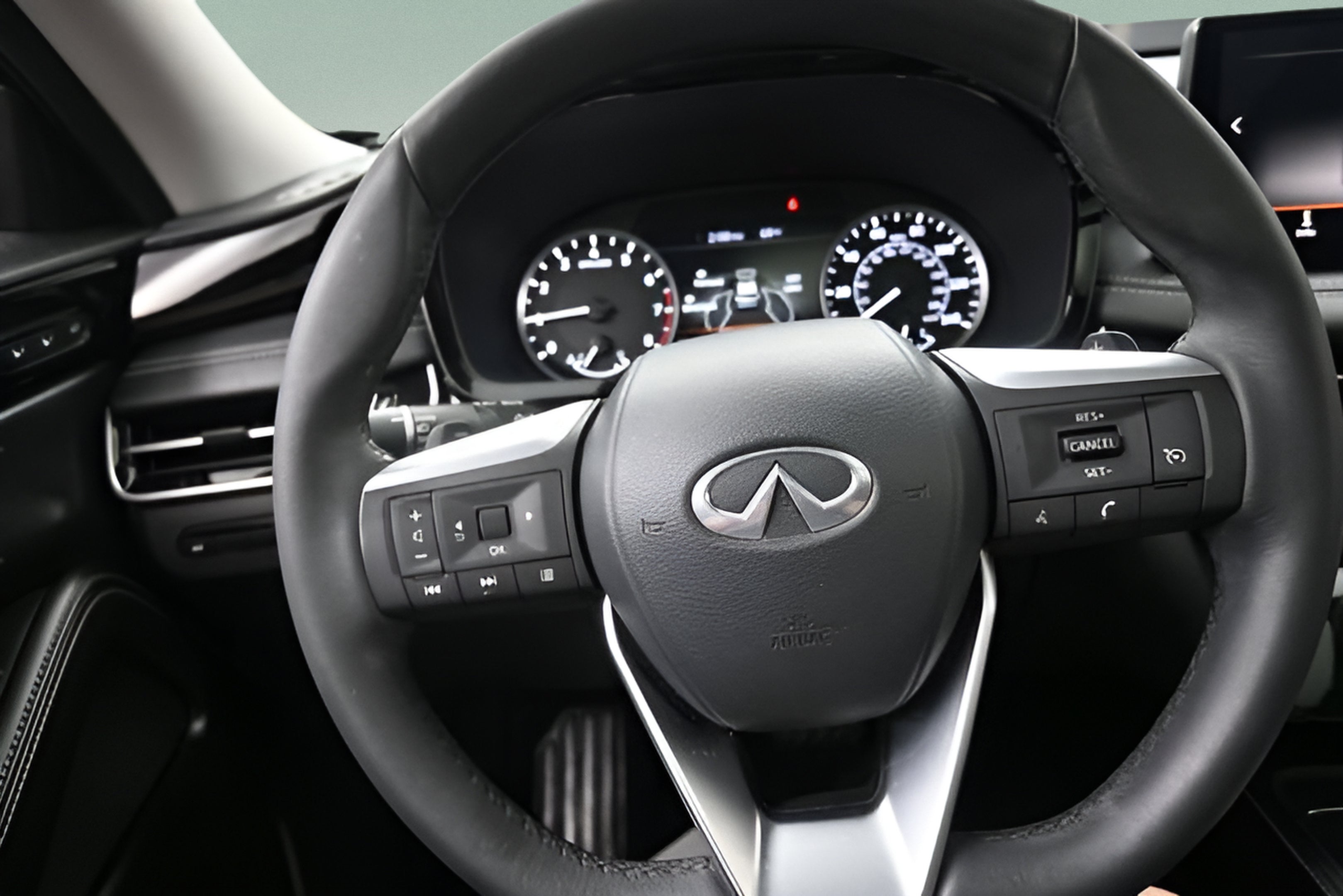 2023 INFINITI QX60 PURE