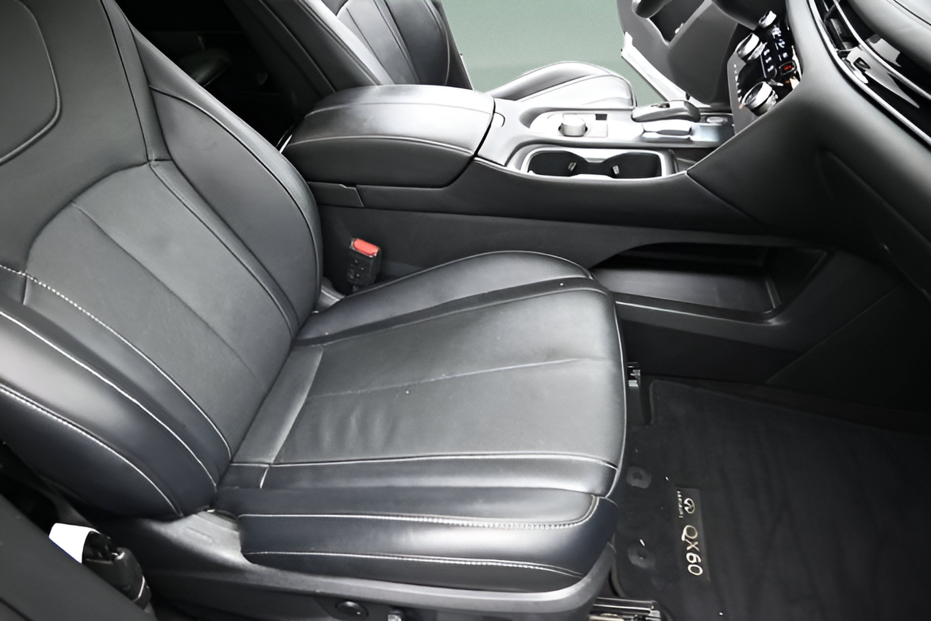 2023 INFINITI QX60 PURE