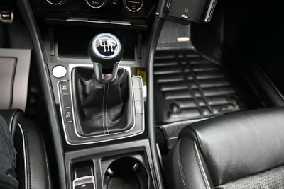 2019 Volkswagen Golf R 2.0T w/DCC & Navigation