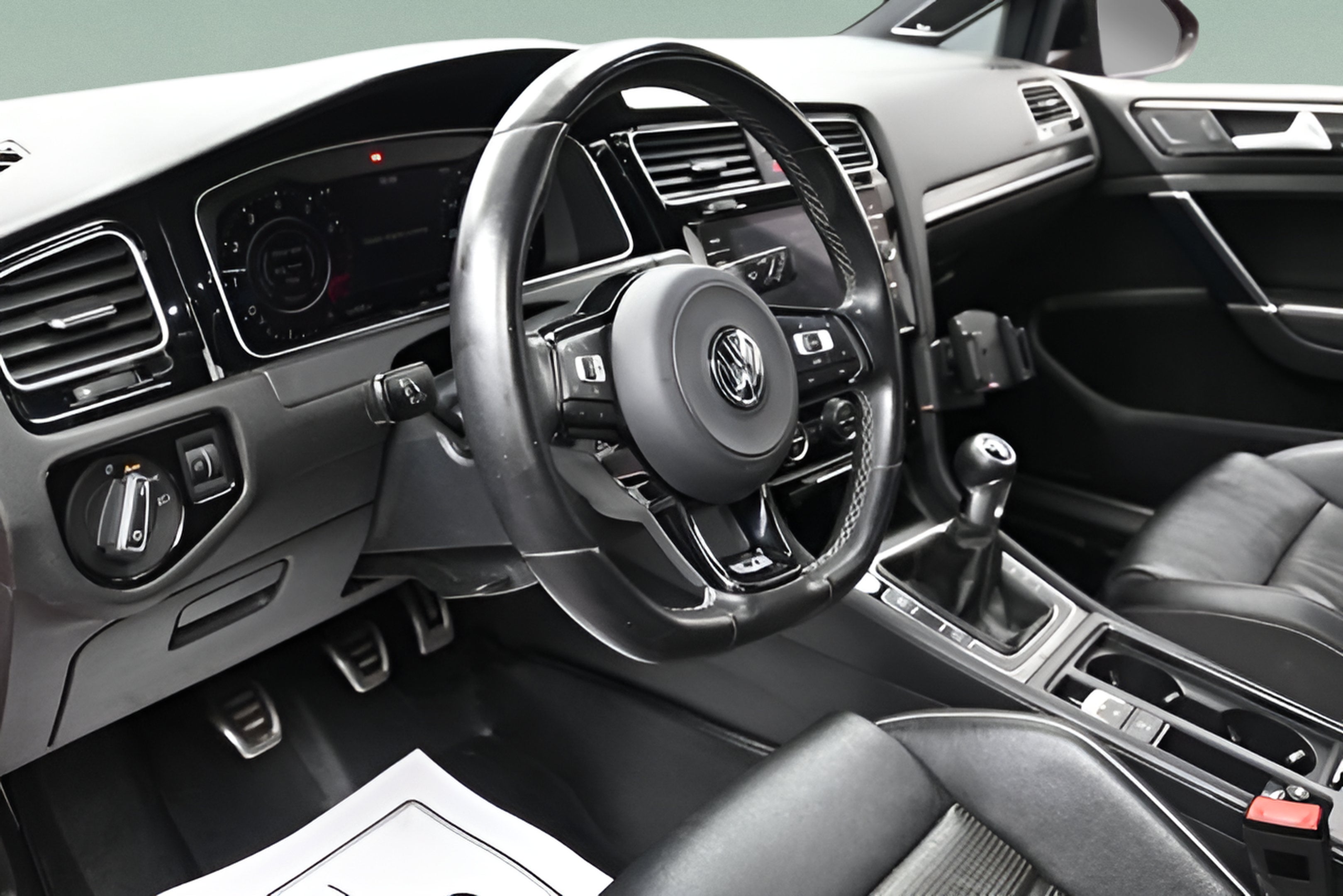2019 Volkswagen Golf R 2.0T w/DCC & Navigation