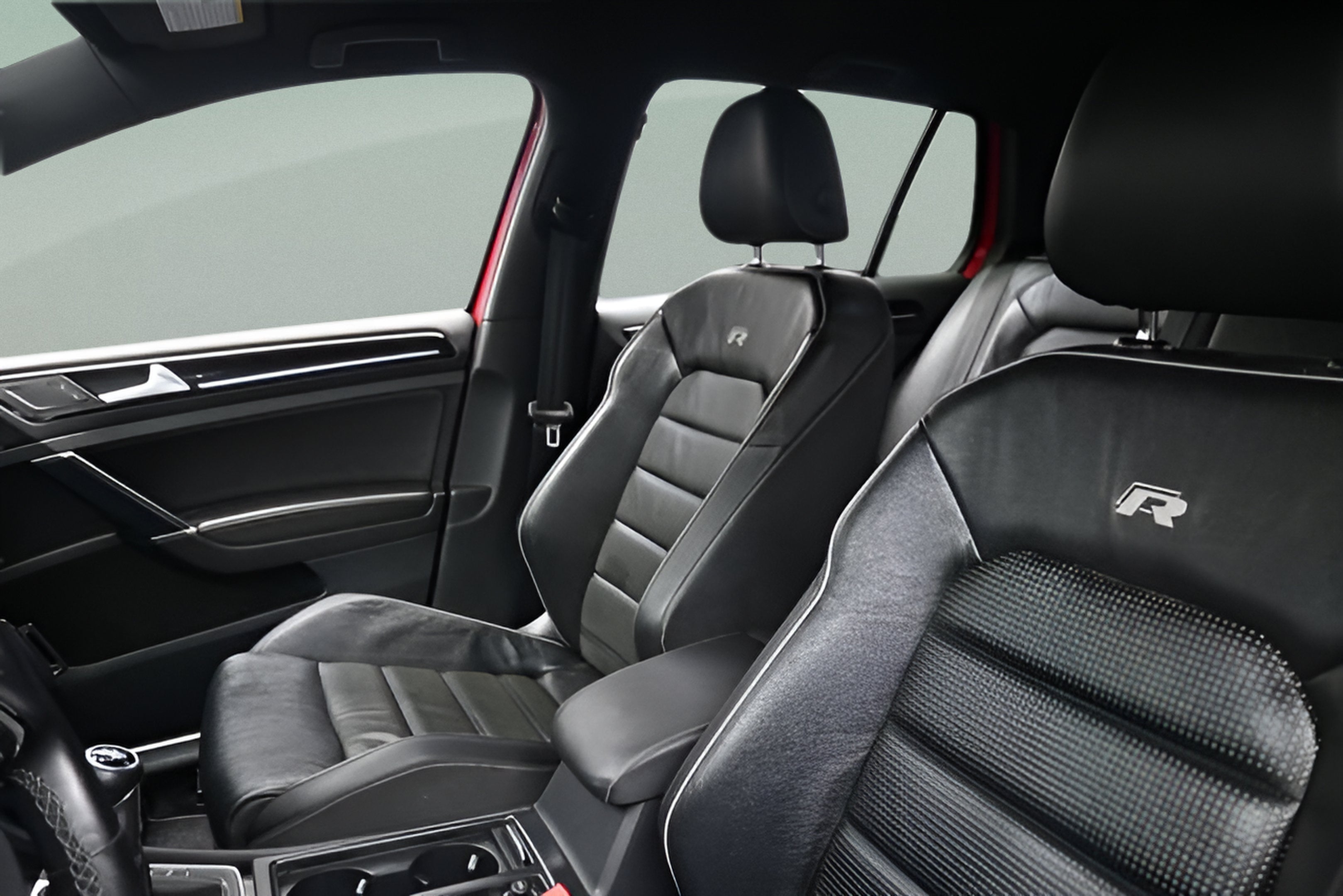 2019 Volkswagen Golf R 2.0T w/DCC & Navigation