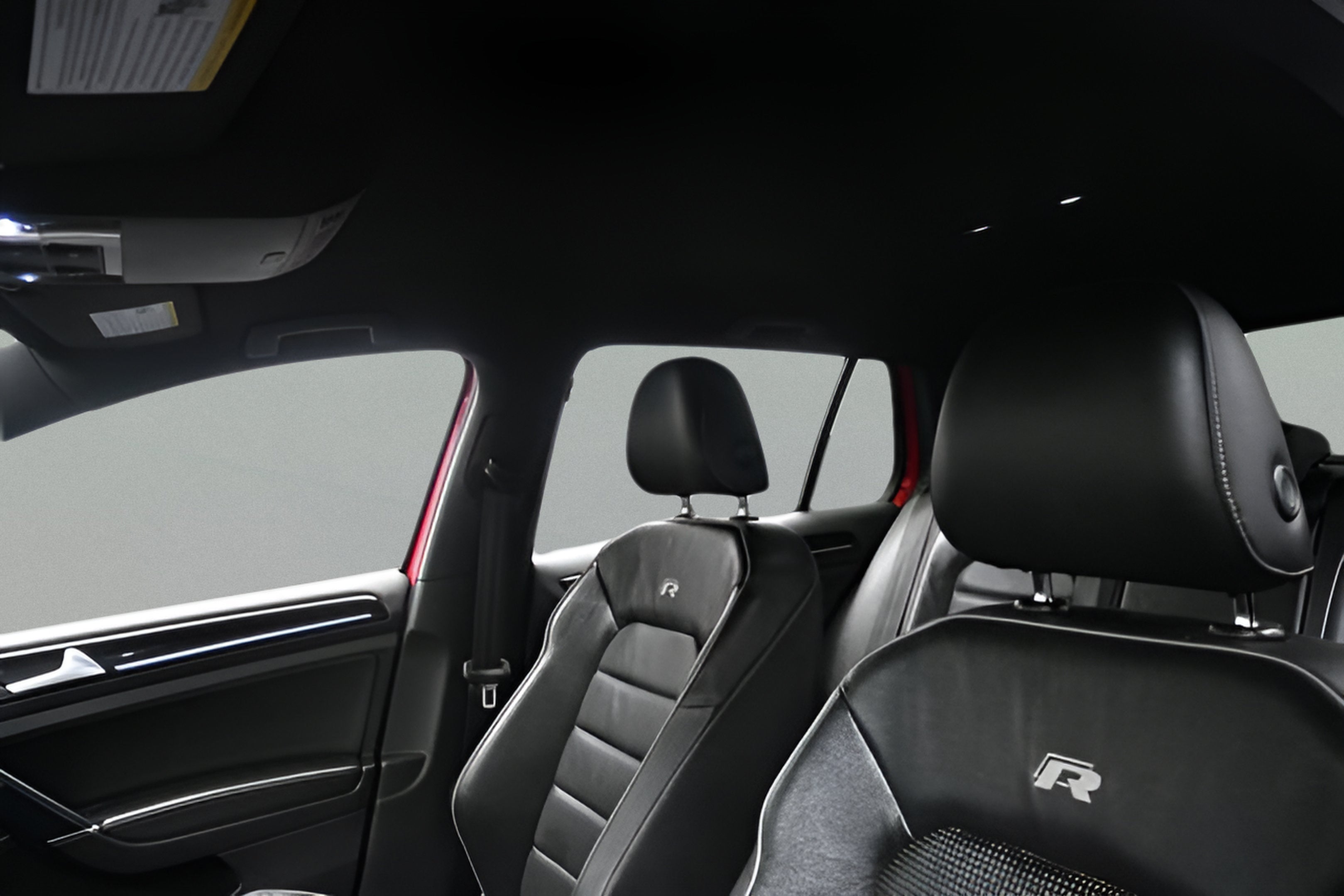 2019 Volkswagen Golf R 2.0T w/DCC & Navigation