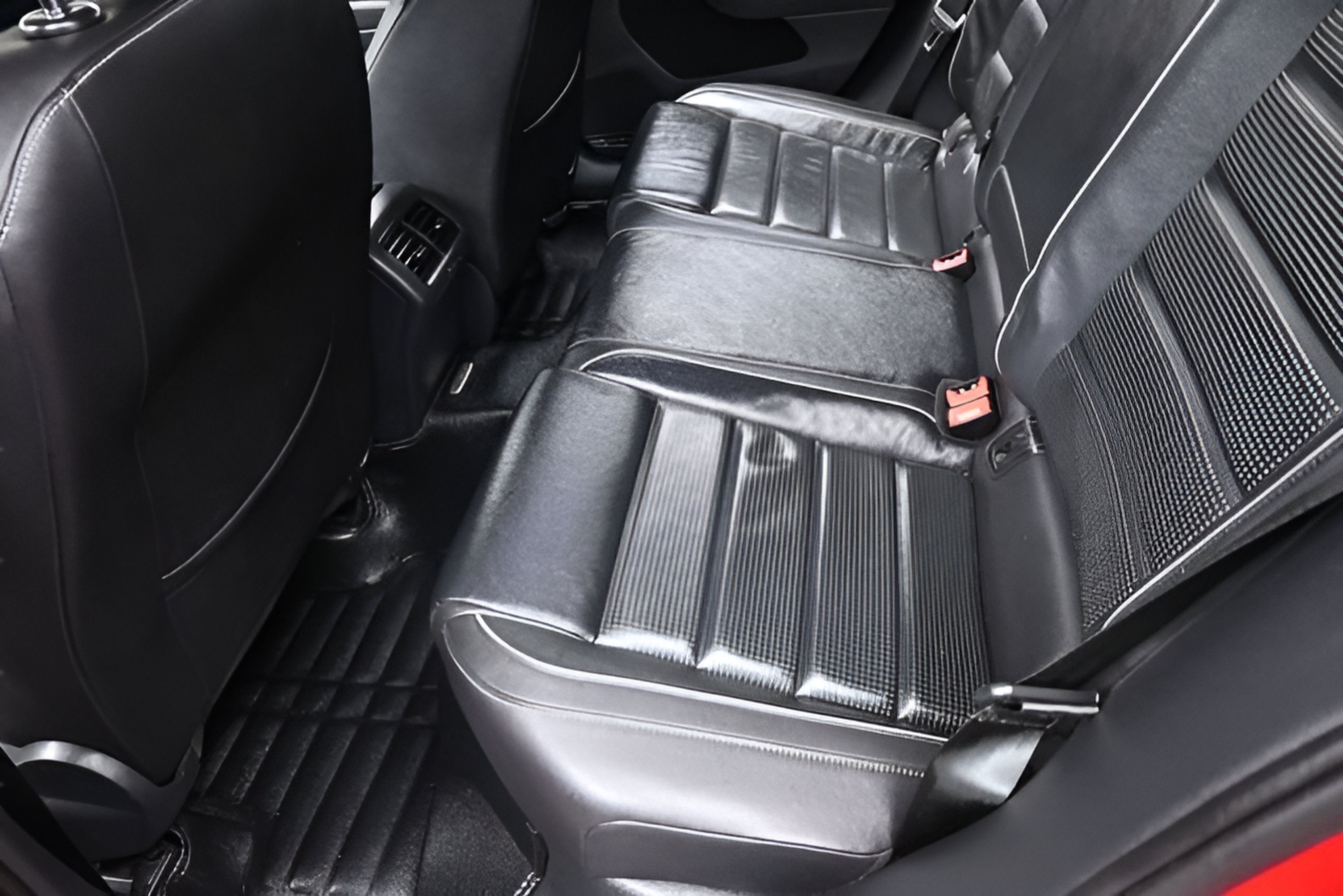2019 Volkswagen Golf R 2.0T w/DCC & Navigation