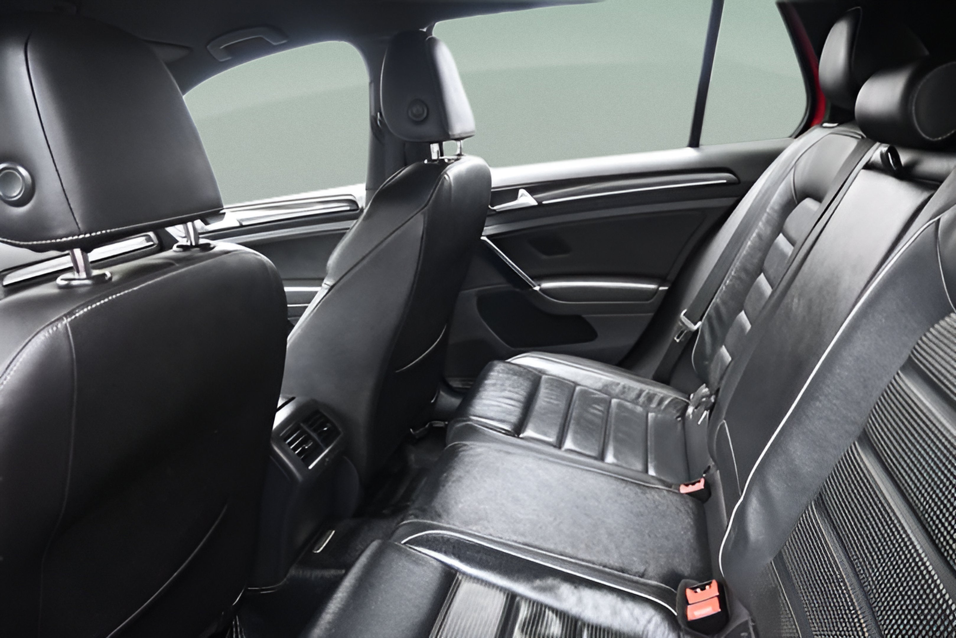 2019 Volkswagen Golf R 2.0T w/DCC & Navigation