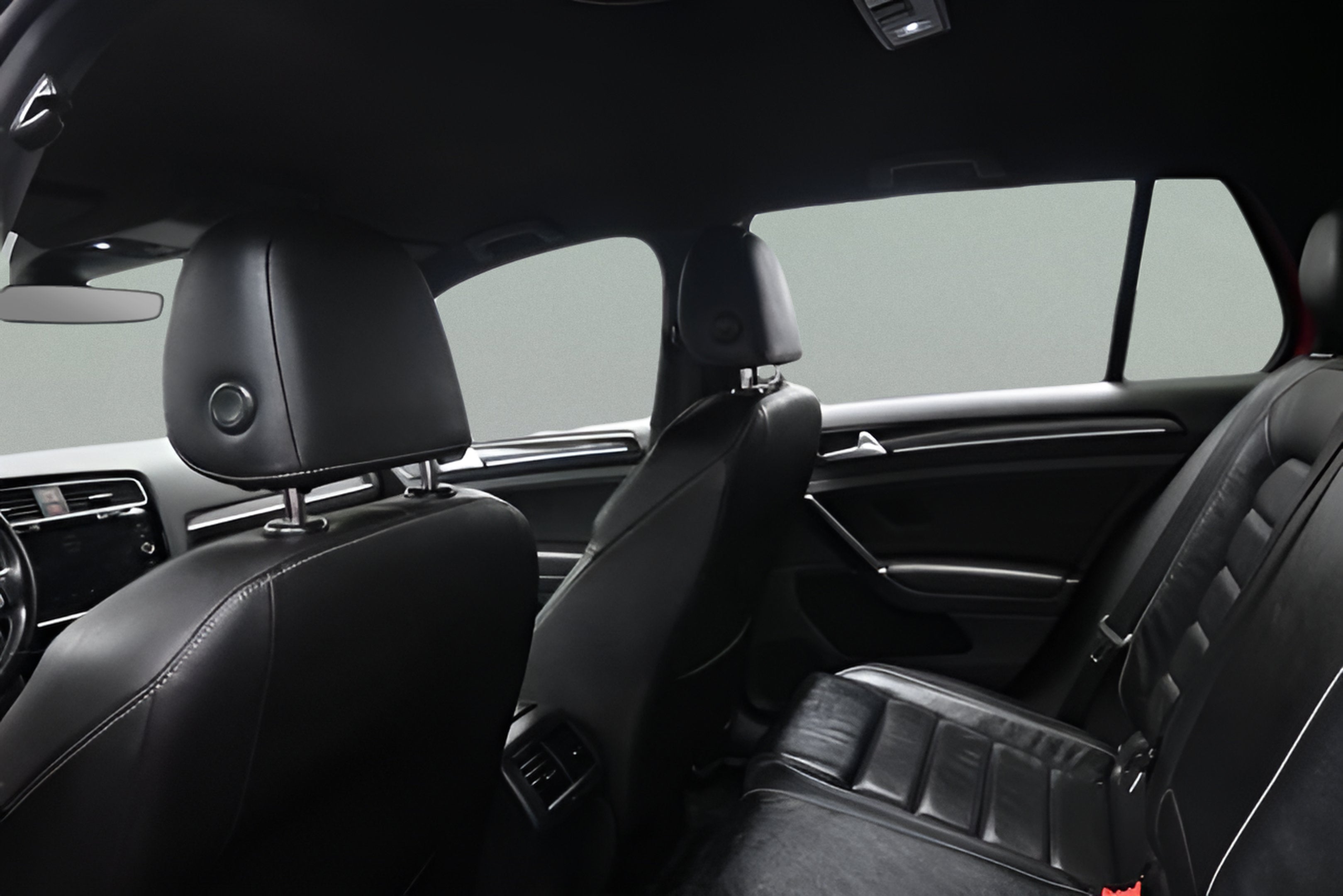 2019 Volkswagen Golf R 2.0T w/DCC & Navigation