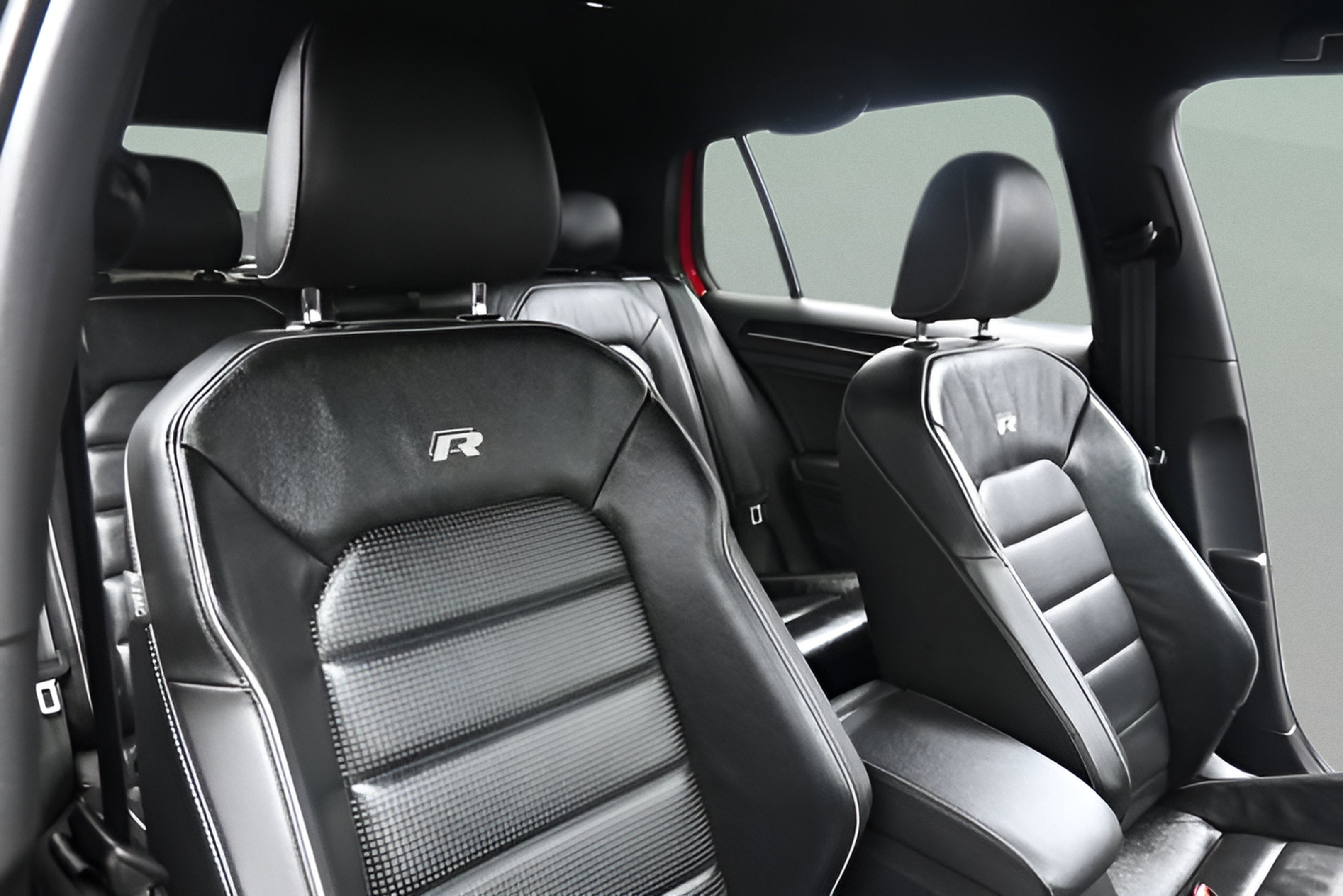 2019 Volkswagen Golf R 2.0T w/DCC & Navigation