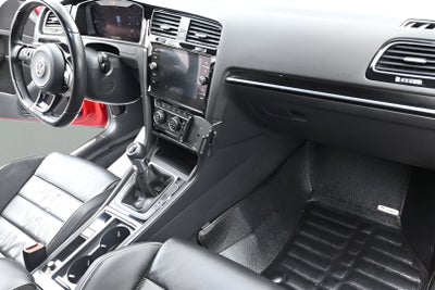 2019 Volkswagen Golf R 2.0T w/DCC & Navigation