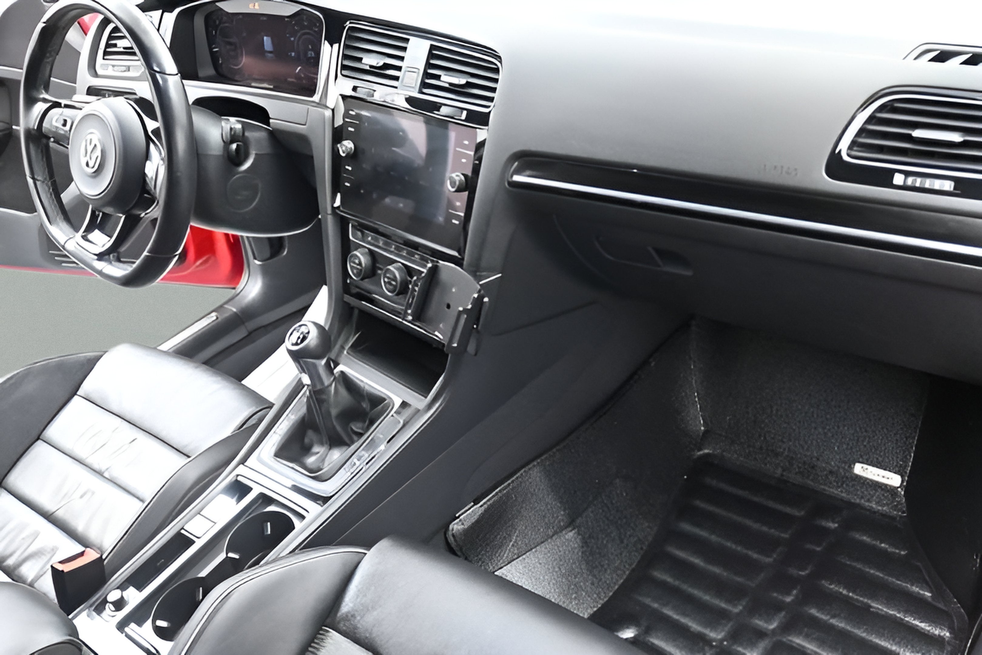 2019 Volkswagen Golf R 2.0T w/DCC & Navigation