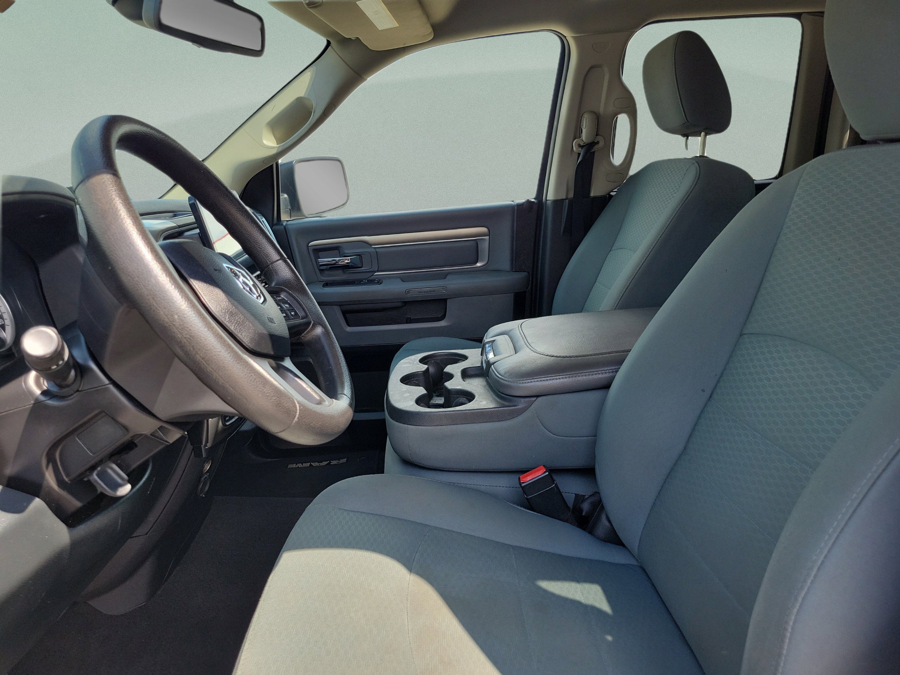 2016 RAM 1500 SLT