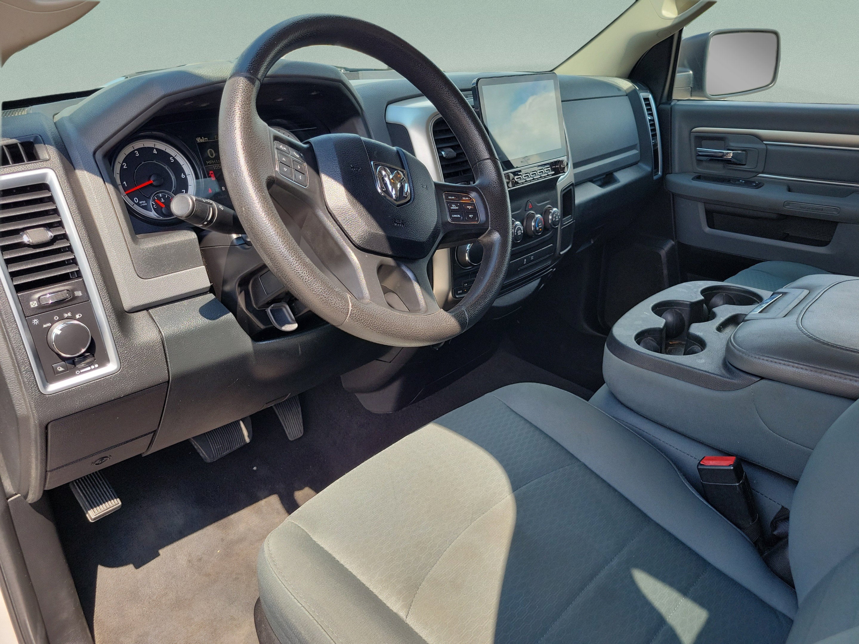 2016 RAM 1500 SLT