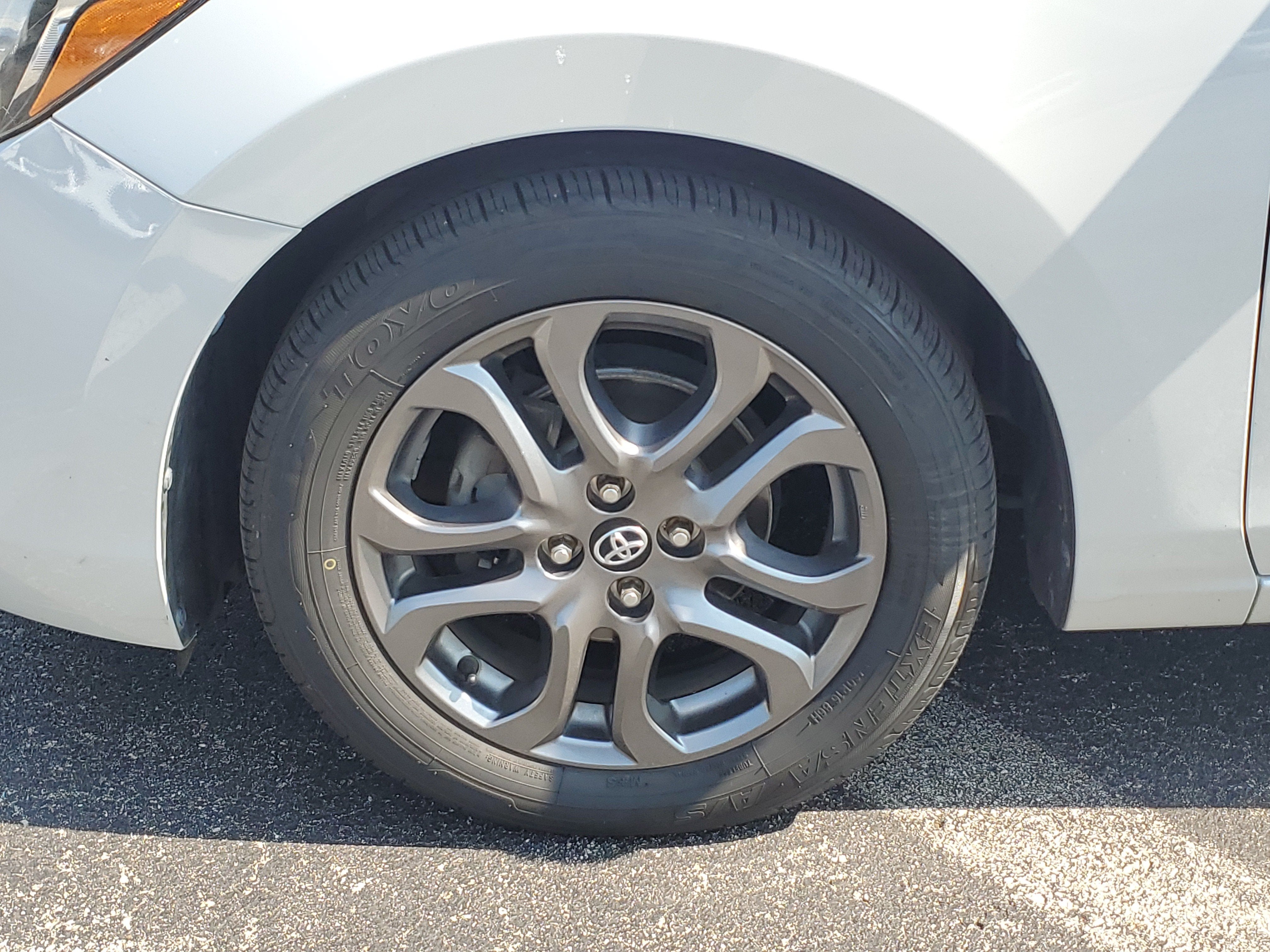 2019 Toyota Yaris Sedan LE