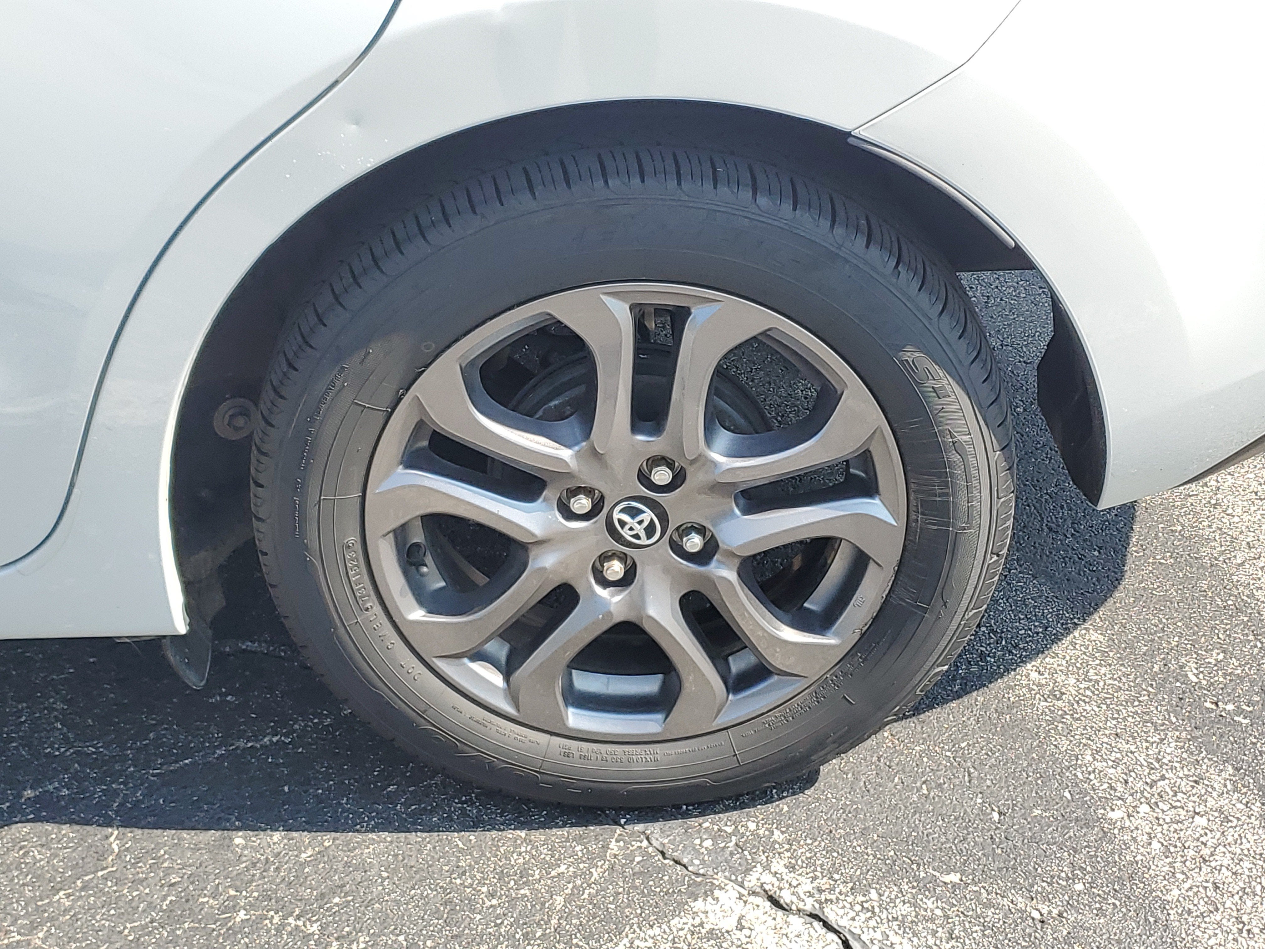 2019 Toyota Yaris Sedan LE