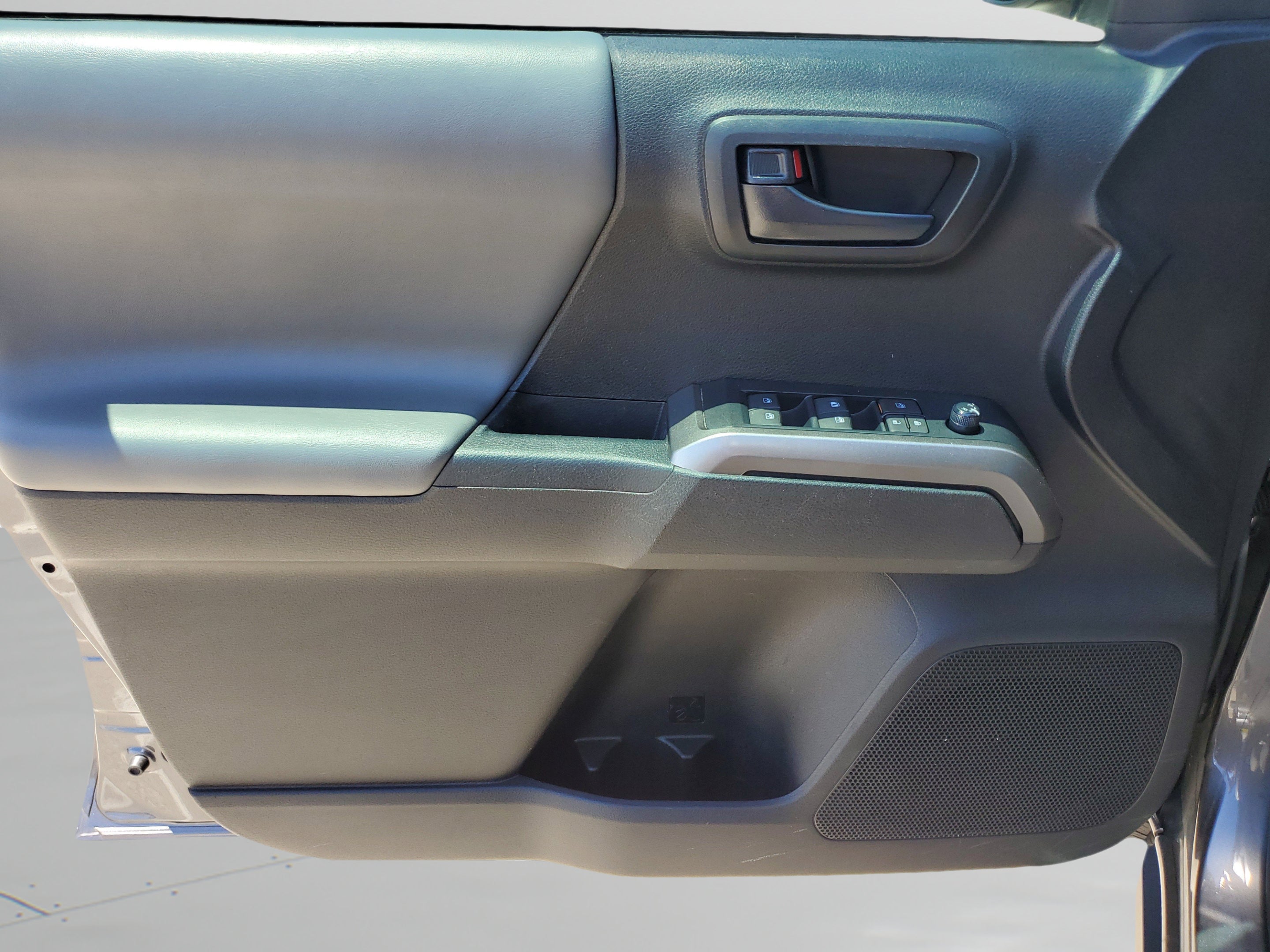 2022 Toyota Tacoma 2WD SR5