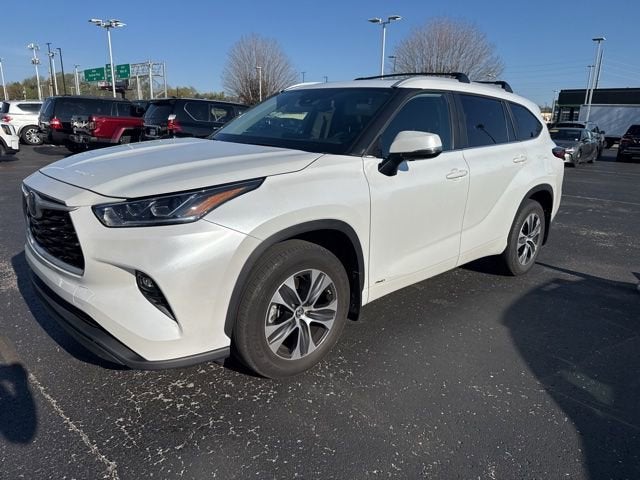 2023 Toyota Highlander Hybrid Bronze Edition